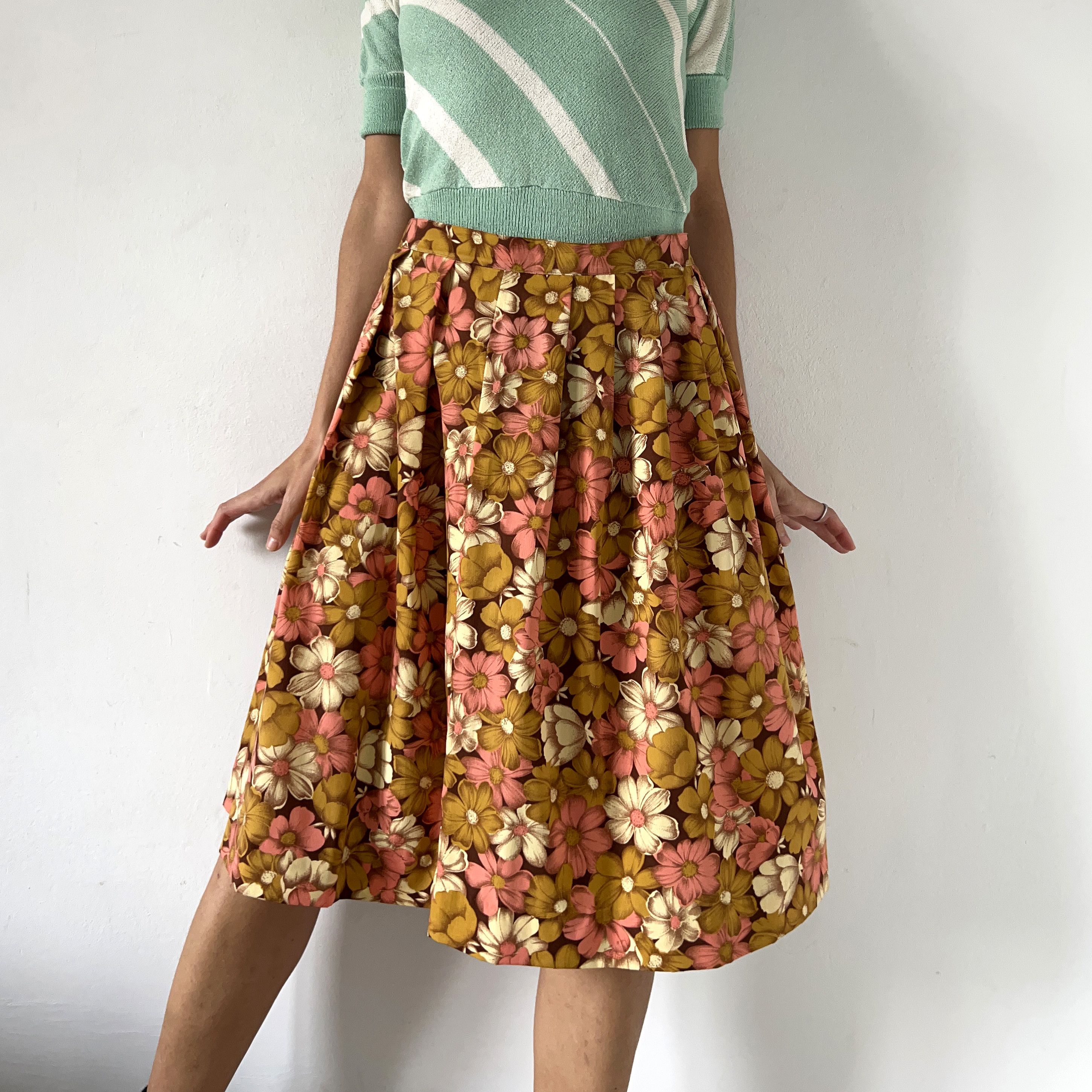 Handmade × Vintage Vintage 70s flower power skater skirt Size 30" / US 8 / IT 44 - 4 Thumbnail