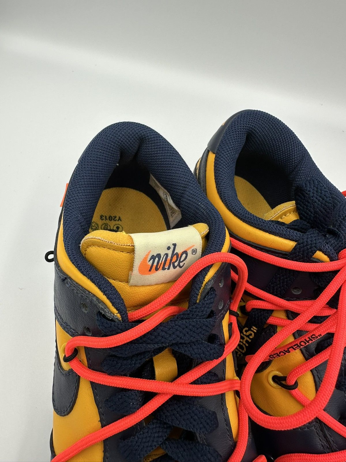 Nike × Off-White Nike Dunk Low Off White University Gold Size US 6 / EU 39 - 9 Thumbnail