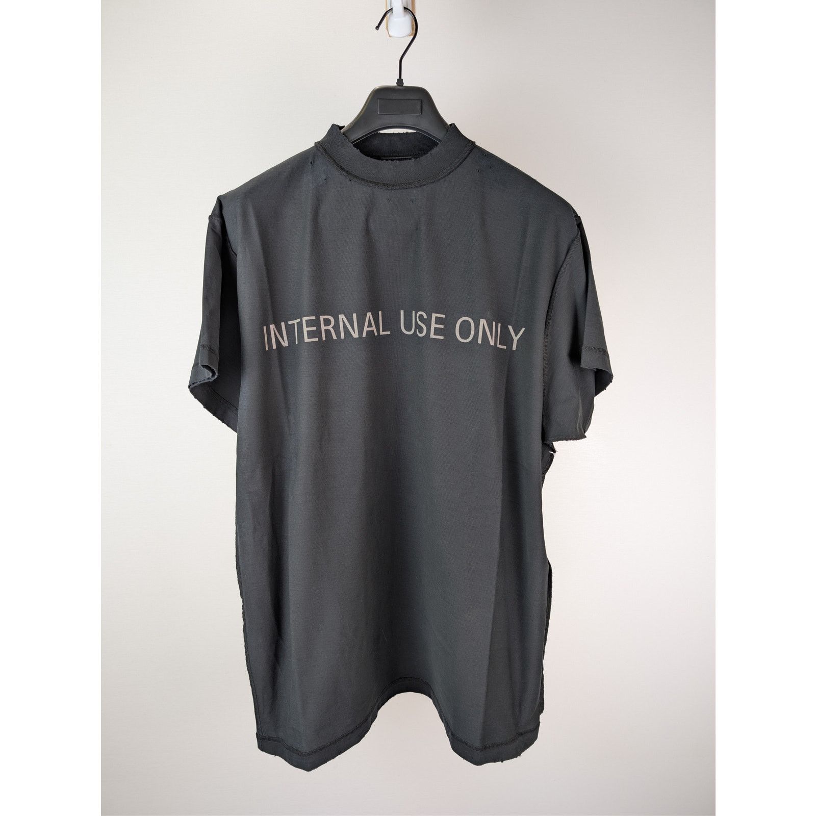 Balenciaga o1rshd1 Internal Use Only Inside-Out Vintage Jersey T-Shirt Size US S / EU 44-46 / 1 - 9 Thumbnail