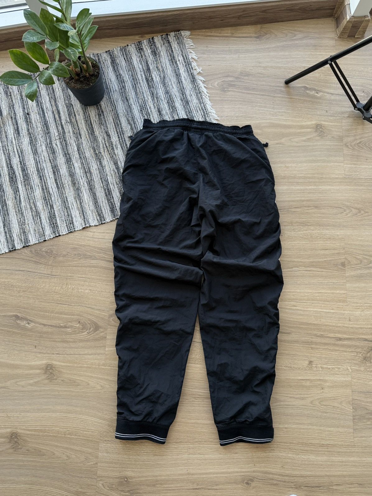 Nike VINTAGE NIKE 90s BLACK NYLON SPORT PANTS CLASSIC STREETWEAR Size US 32 / EU 48 - 12 Thumbnail