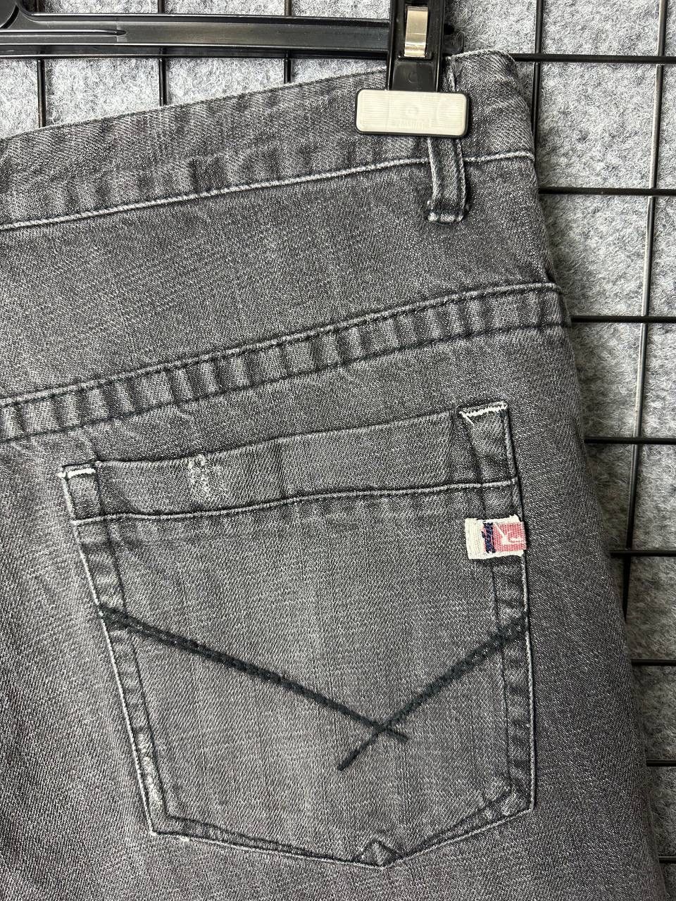 Quiksilver Quiksilver denim shorts size 34 relaxed fit Size US 34 / EU 50 - 2 Thumbnail