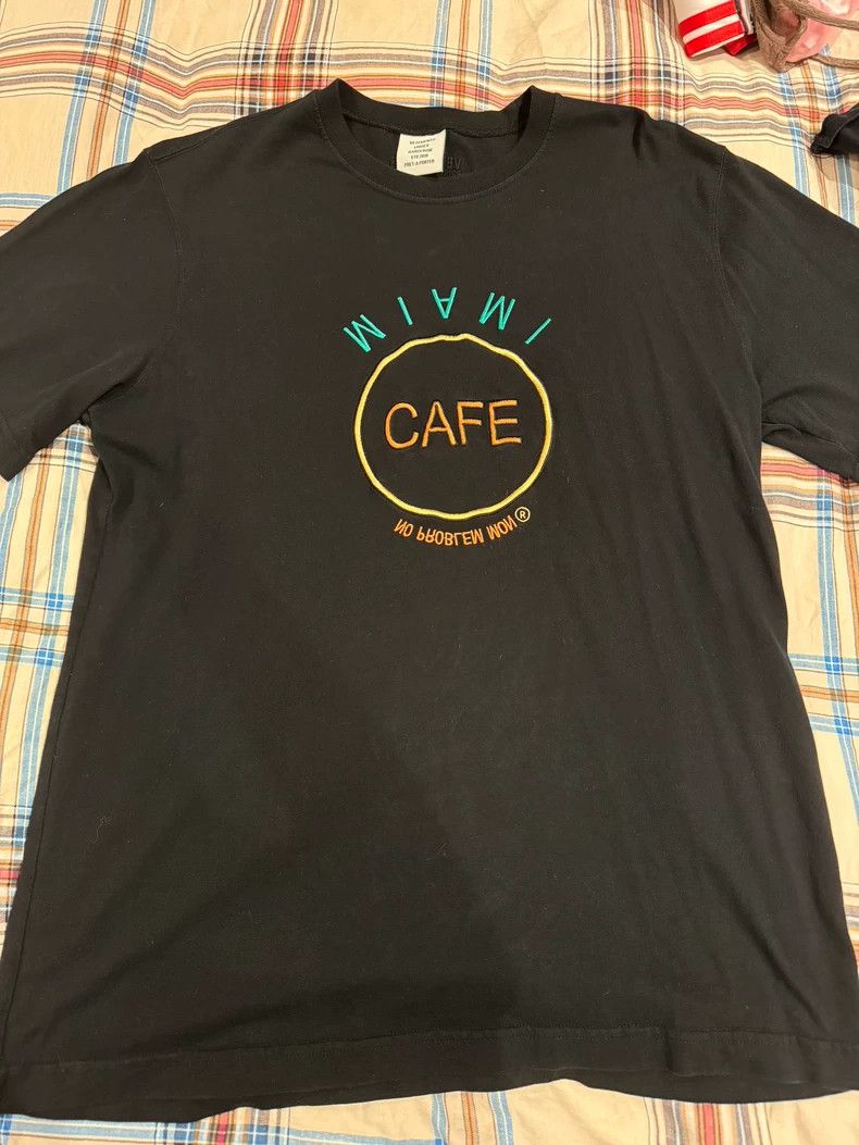 Vetements Vetements Vetements black T-shirt with cafe letter earth p Size US S / EU 44-46 / 1 - 1 Thumbnail