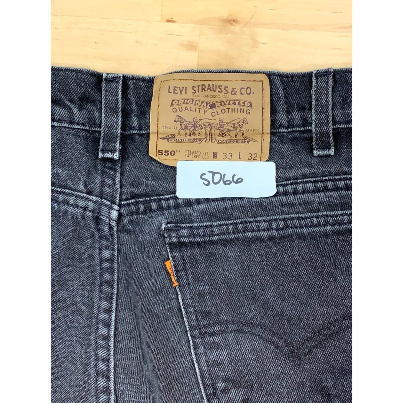 Levi's VINTAGE Levi's 550 Jeans Mens Tapered Leg 33x32 Black 90s Orange Tab Relaxed Fit 36 Waist Cotton Denim Size US 33 - 5 Thumbnail