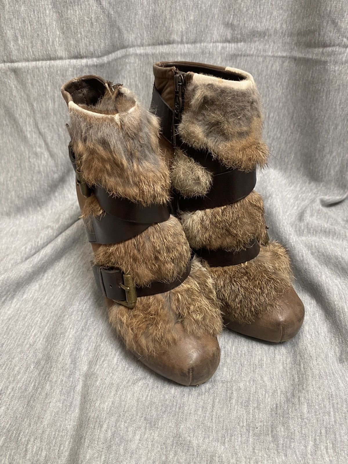 ASH High heels in genuine leather and furr bondage with buckles Size US 5 / IT 35 - 7 Thumbnail