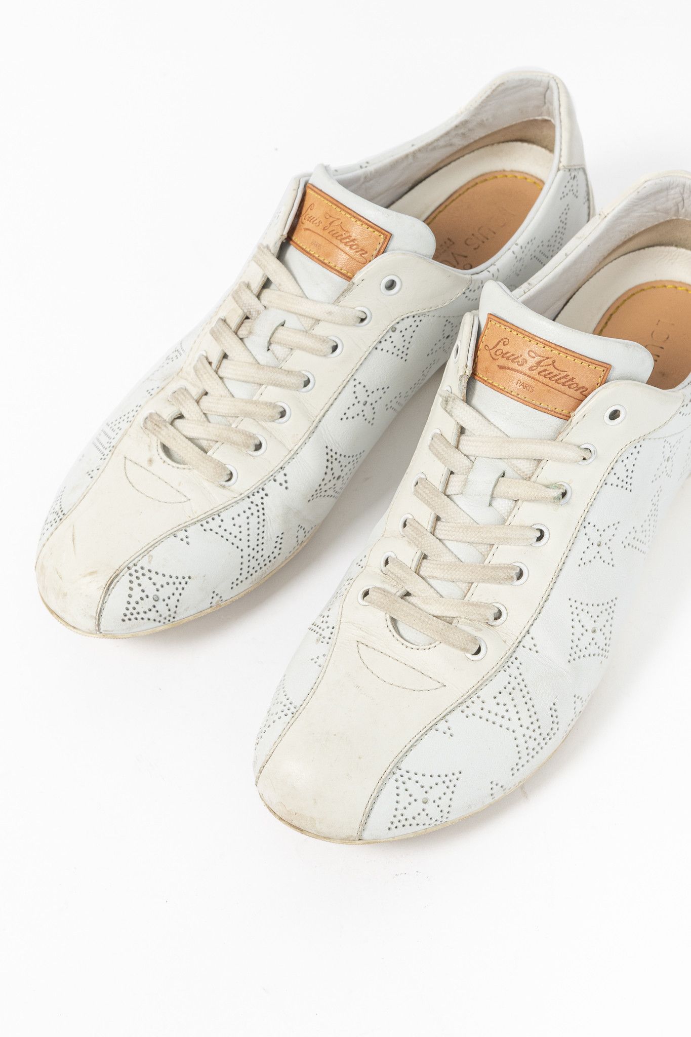 Louis Vuitton Louis Vuitton Mahina Perforated Monogram Leather Sneakers Size US 8.5 / IT 38.5 - 6 Thumbnail