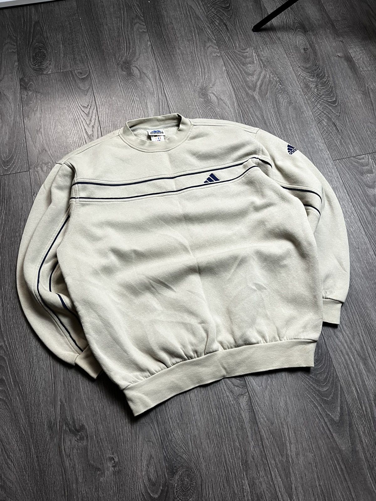 Adidas Adidas Center Logo Embroidered Sweatshirt Vintage 2000s Size US L / EU 52-54 / 3 - 2 Thumbnail