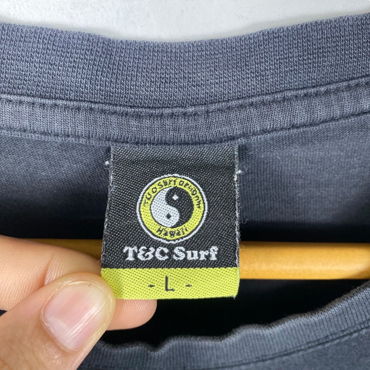 Vintage Vintage T&C Surf Designs Hawaii Love Each Other Graphic Surf Size US L / EU 52-54 / 3 - 6 Thumbnail