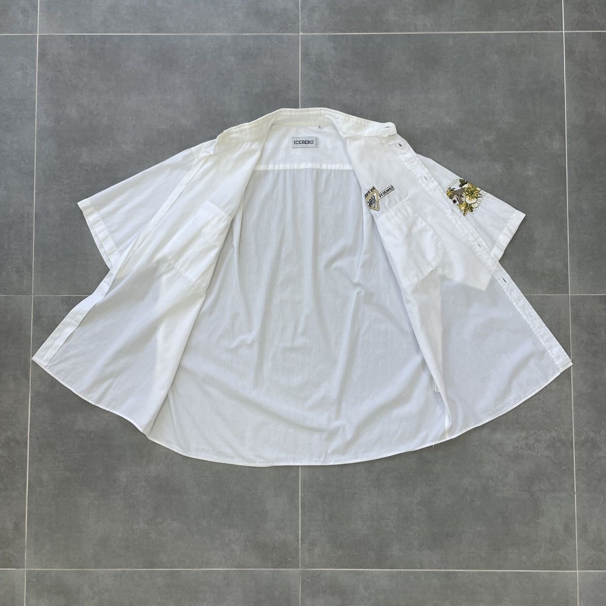 Iceberg × Vintage Vintage Iceberg Dysney Buton Shirt Size L Size US L / EU 52-54 / 3 - 15 Thumbnail