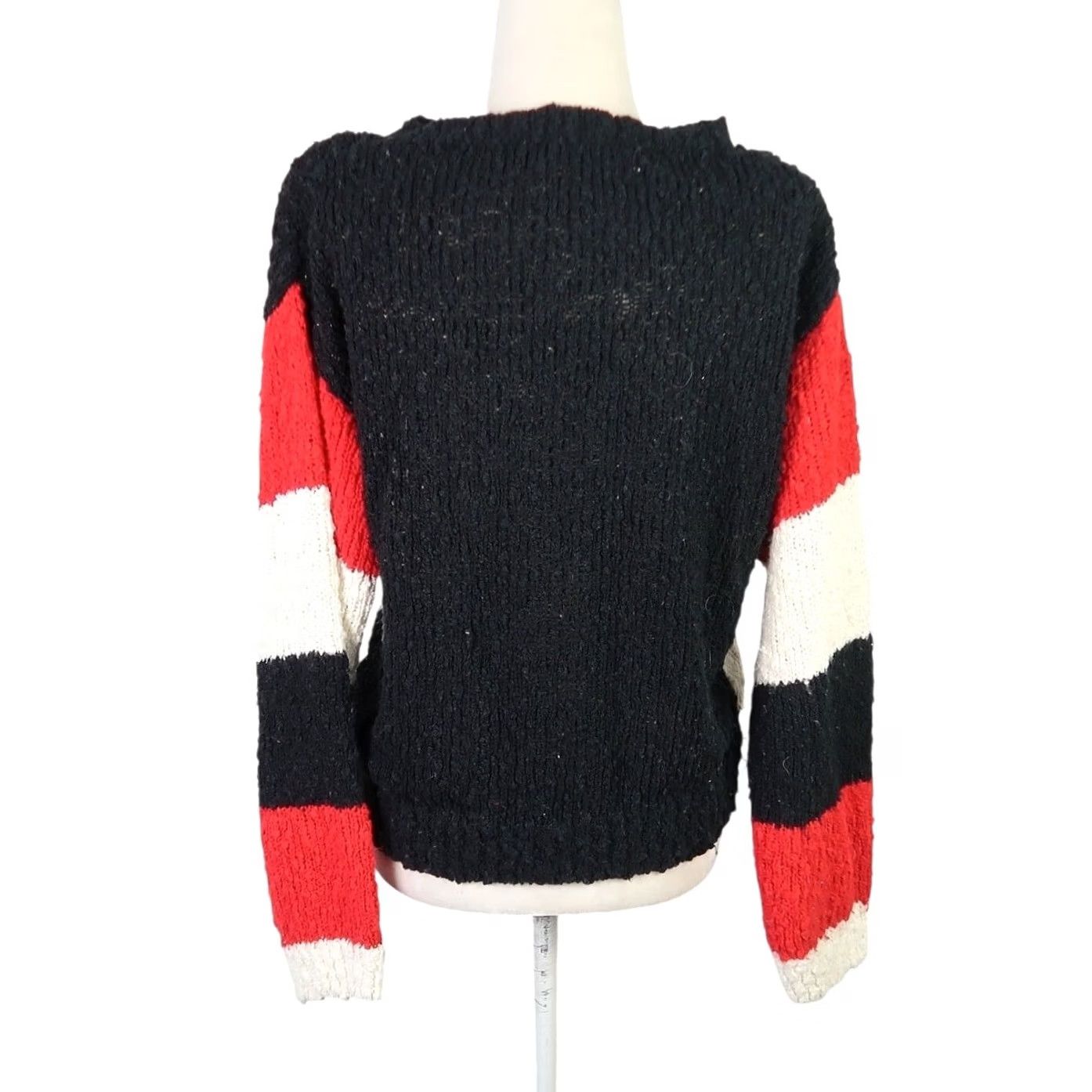 Vintage VINTAGE 80s Floral Knit Sweater M Women Long Sleeve Pullover Acrylic Black White Red Abstract Flower Pattern - 80s 90s Theme Size M / US 6-8 / IT 42-44 - 4 Thumbnail