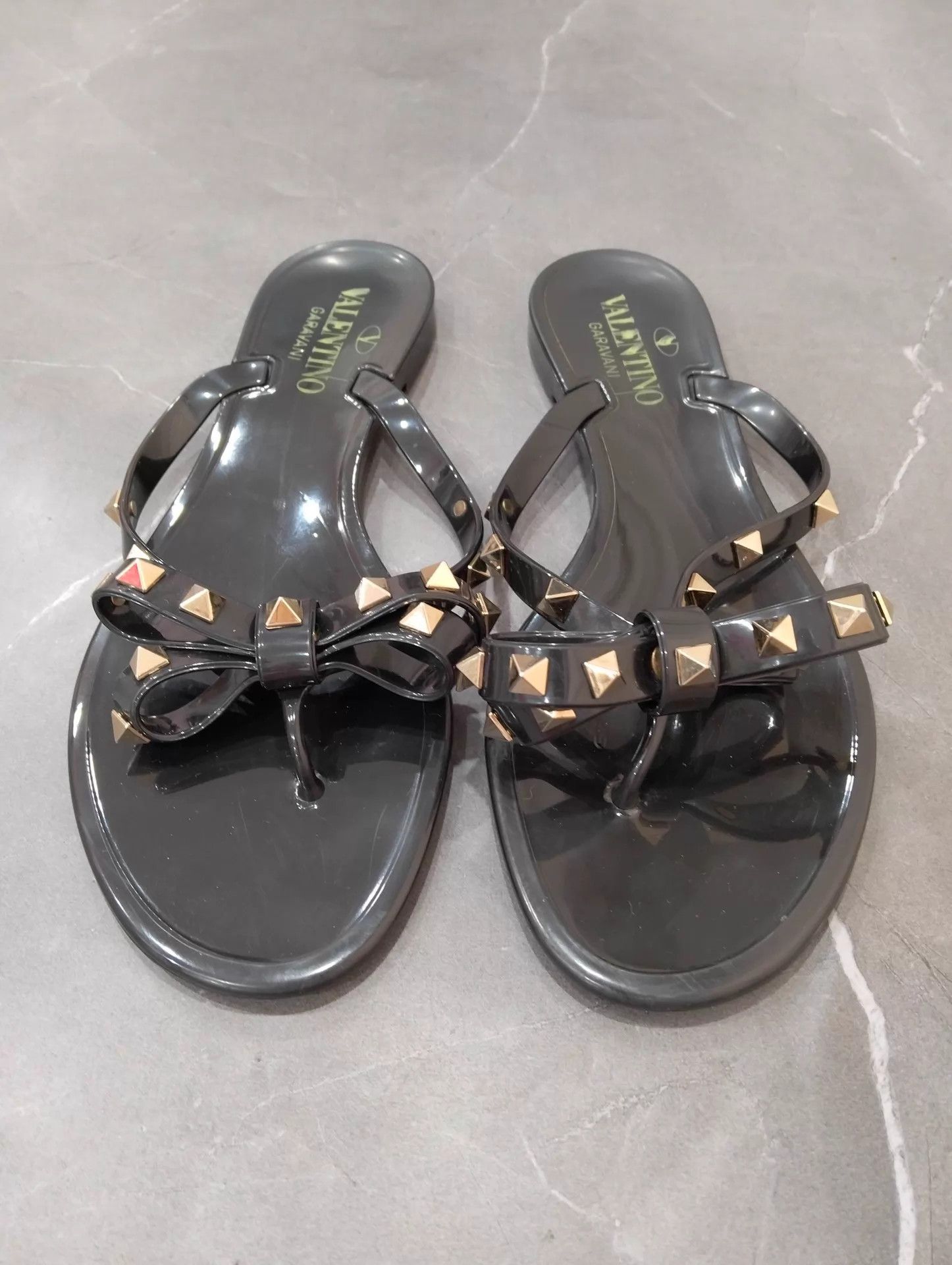 Valentino Valentino Rockstud Flip Flop 37 95 New Size US 6.5 / IT 36.5 - 4 Thumbnail