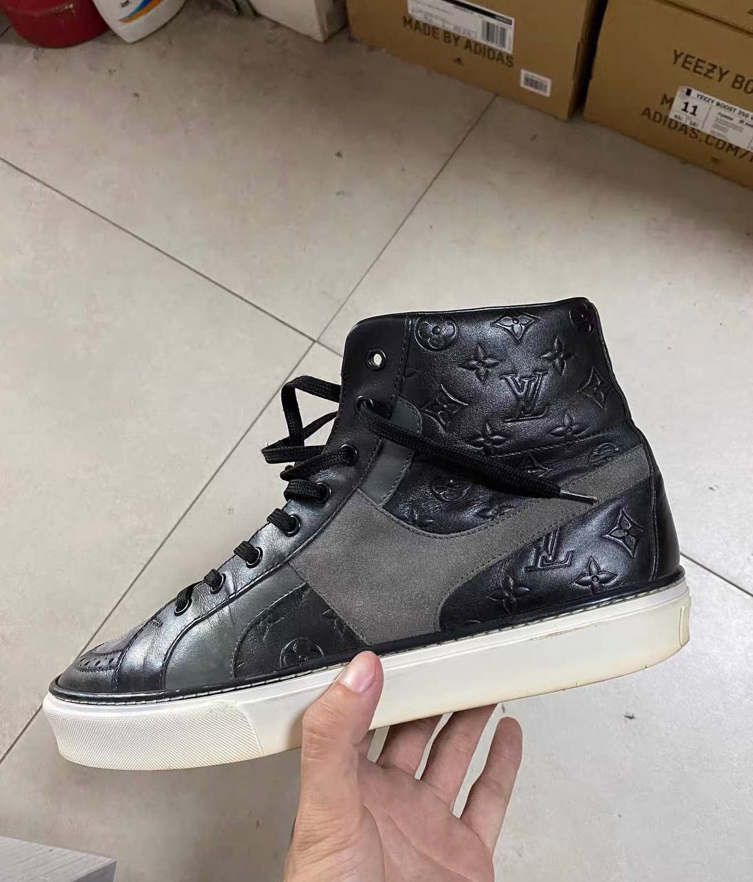 Louis Vuitton Classic Louis Vuitton high-top sneakers with monogram Size US 7.5 / EU 40-41 - 8 Thumbnail