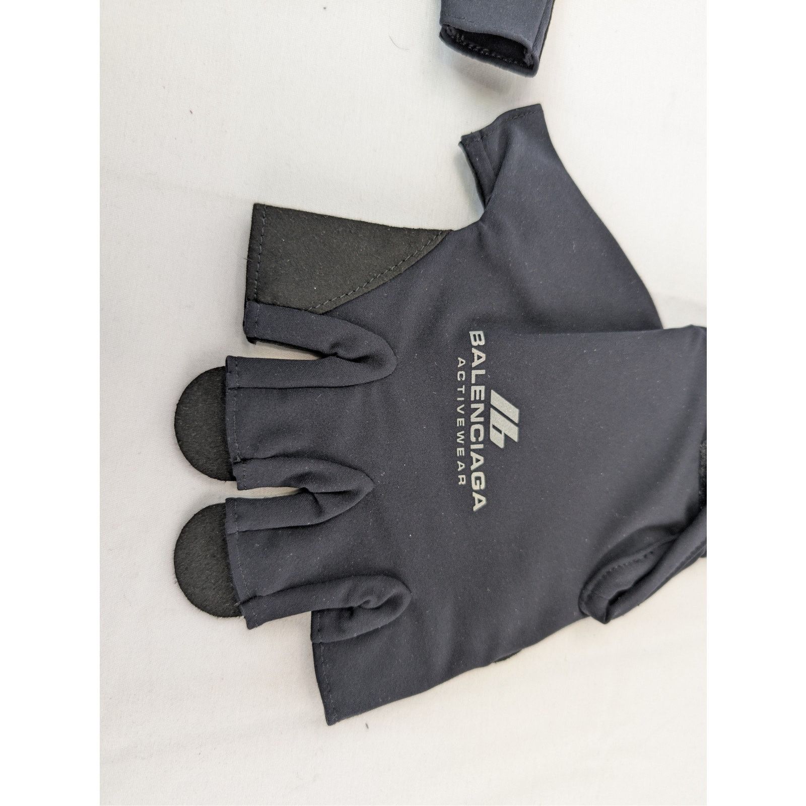 Balenciaga o1rshd1 Size: M / Activewear Open Finger Gloves in Black Size ONE SIZE - 3 Thumbnail