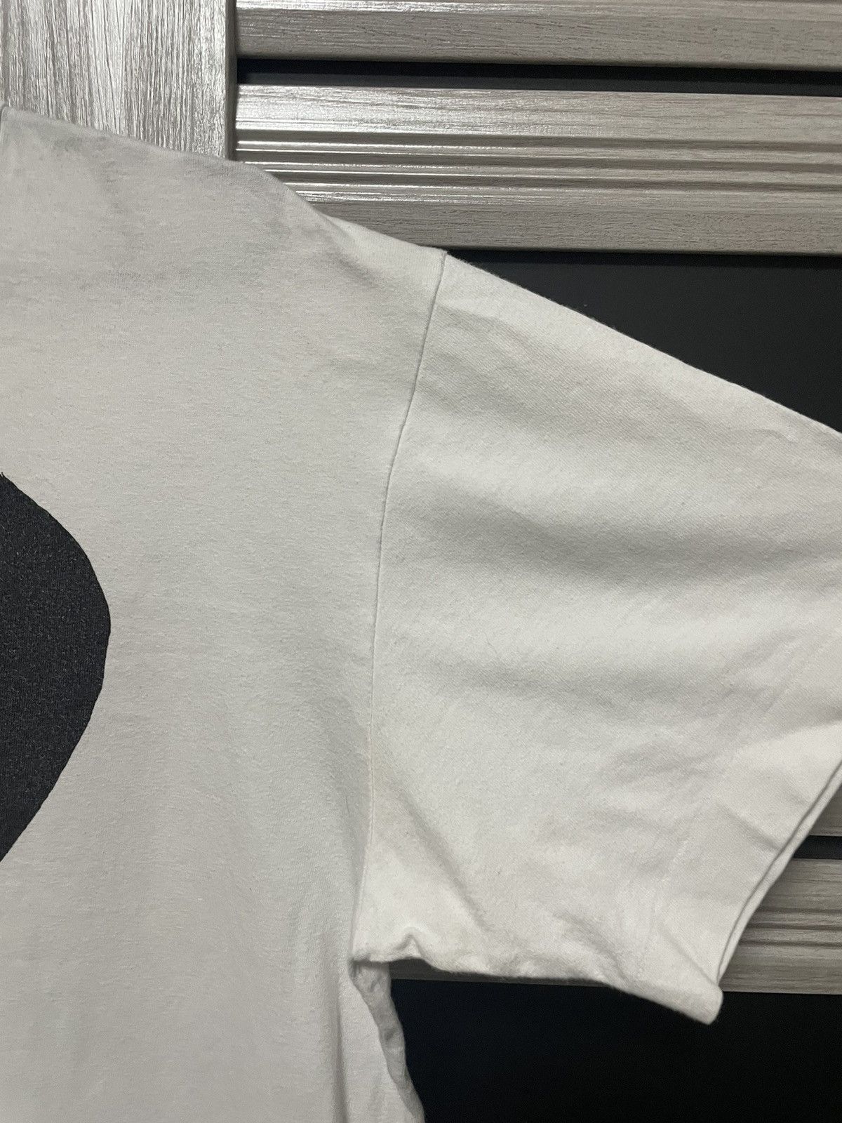 Comme des Garcons × Comme des Garcons PLAY PLAY Comme des Garçons Tee Big Logo Heart T-Shirt Size US XL / EU 56 / 4 - 2 Thumbnail