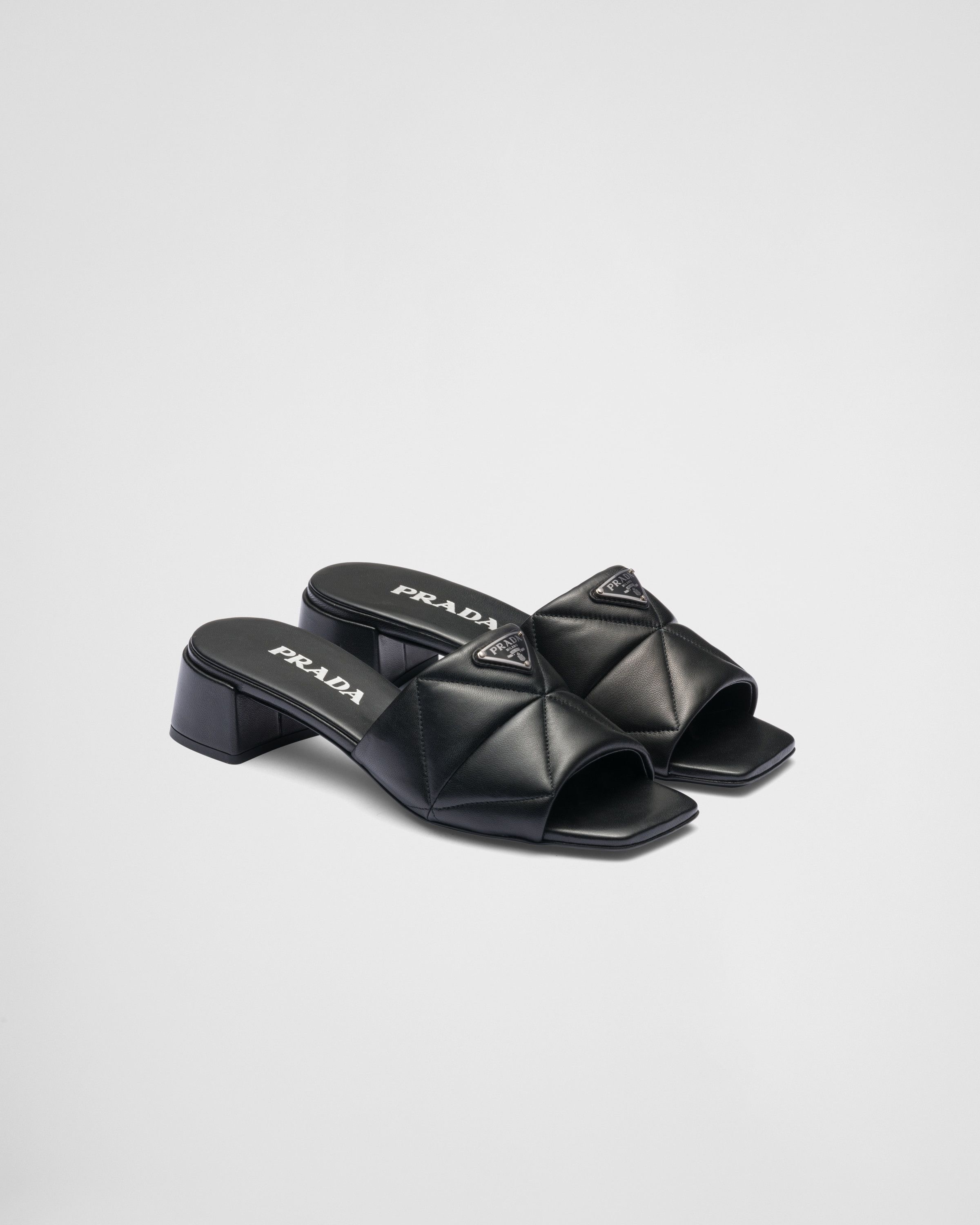 oc11z0625 Quilted Nappa Slides Sandals in Black