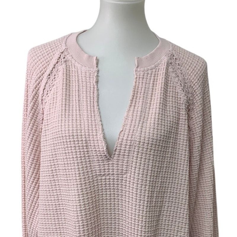 American Eagle Outfitters American Eagle Womens Medium Waffled Lace Deep VNeck Sweater Size M / US 6-8 / IT 42-44 - 2 Thumbnail