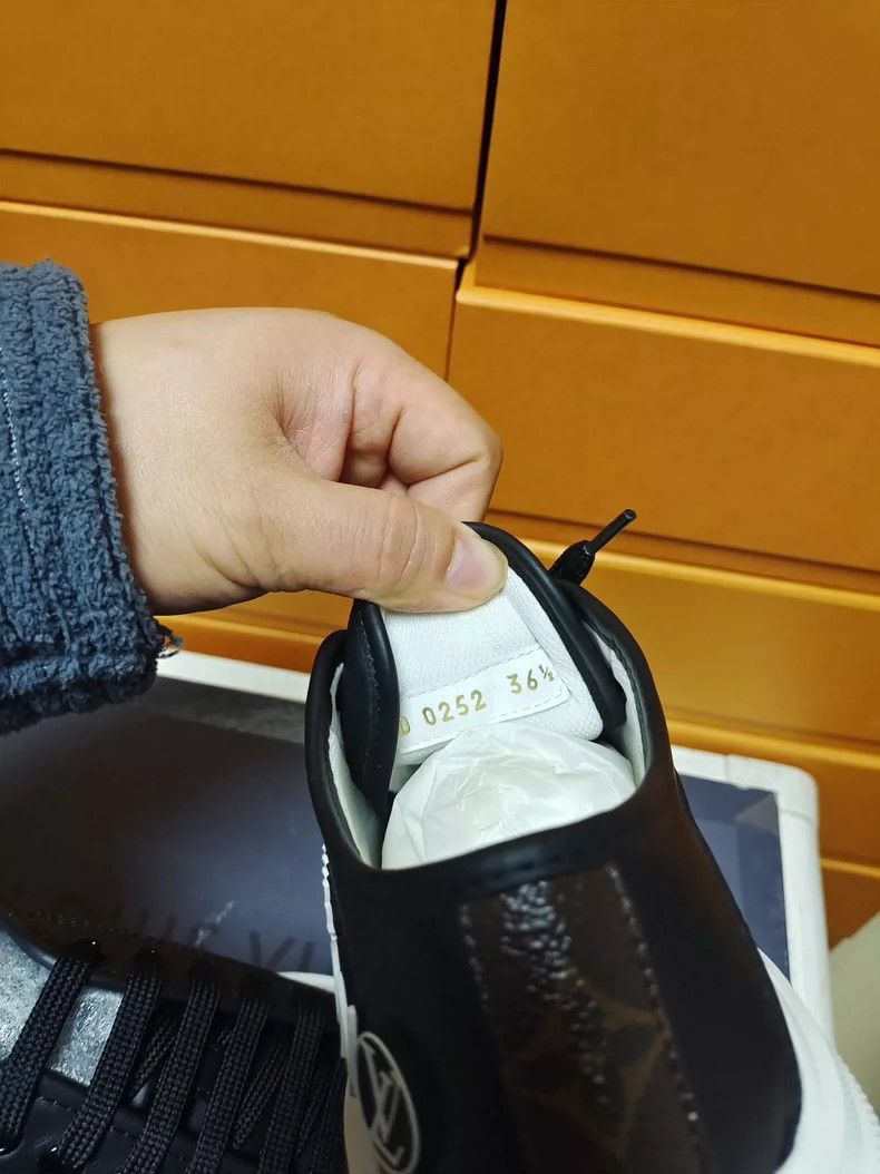 Louis Vuitton Louis Vuitton Black Low-Top Sneakers Size 36.5-2507 Size US 6 / IT 36 - 7 Thumbnail
