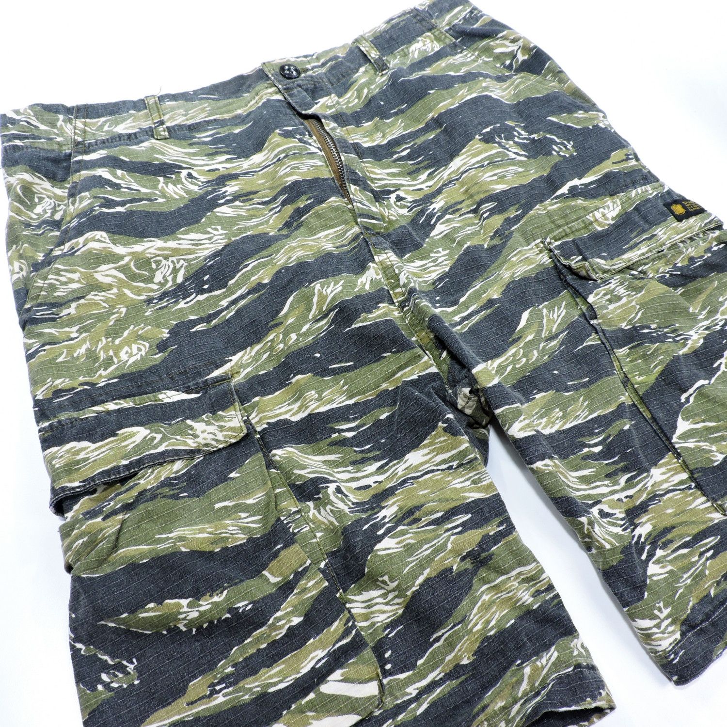 Neighborhood NEIGHBORHOOD TIGER STRIPES PATTERN COMBAT CARGO SHORT PANTS Size US 32 / EU 48 - 8 Thumbnail