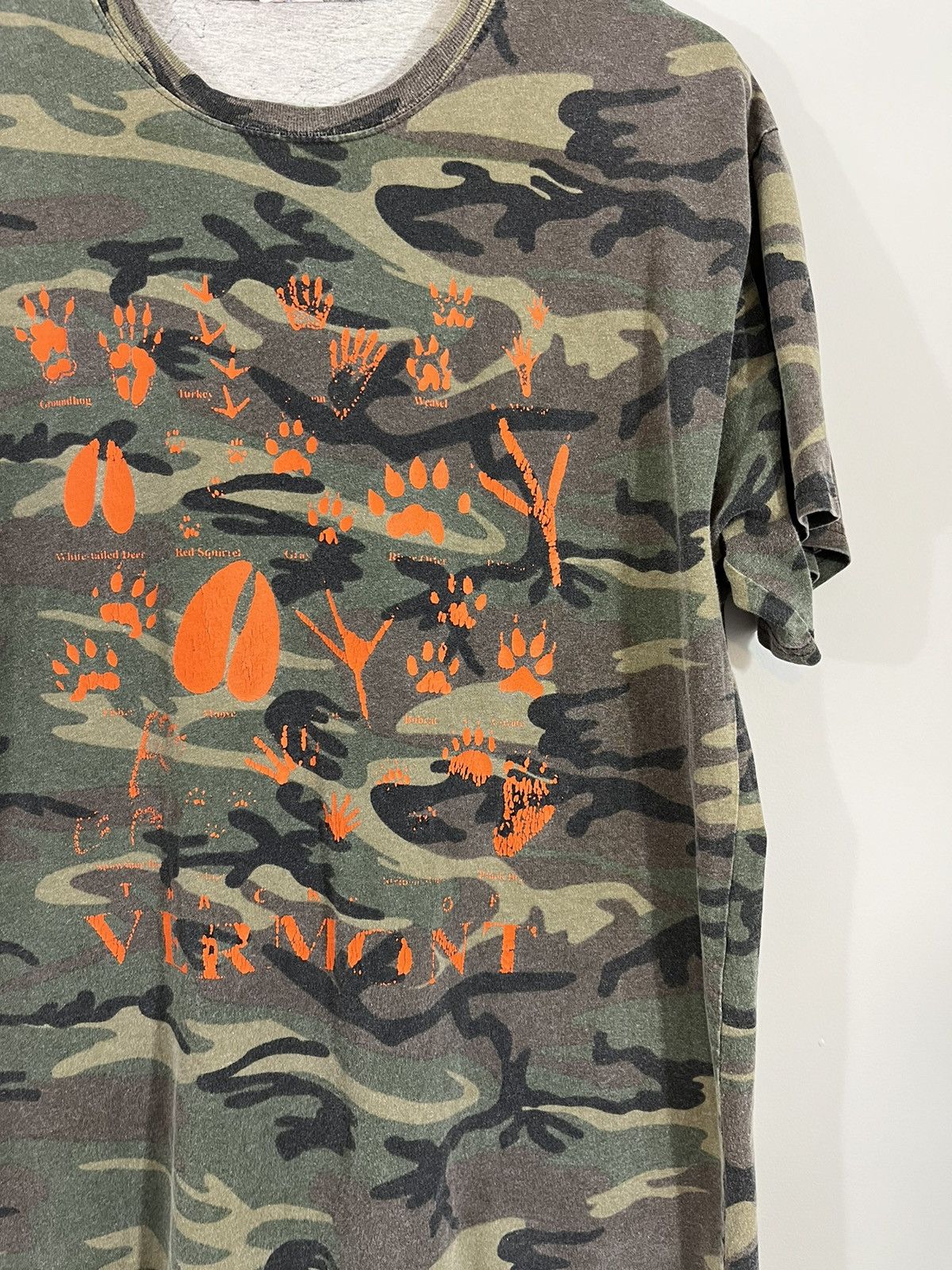 Vintage Camo Wildlife Tracks Distressed Tee Size US L / EU 52-54 / 3 - 5 Thumbnail