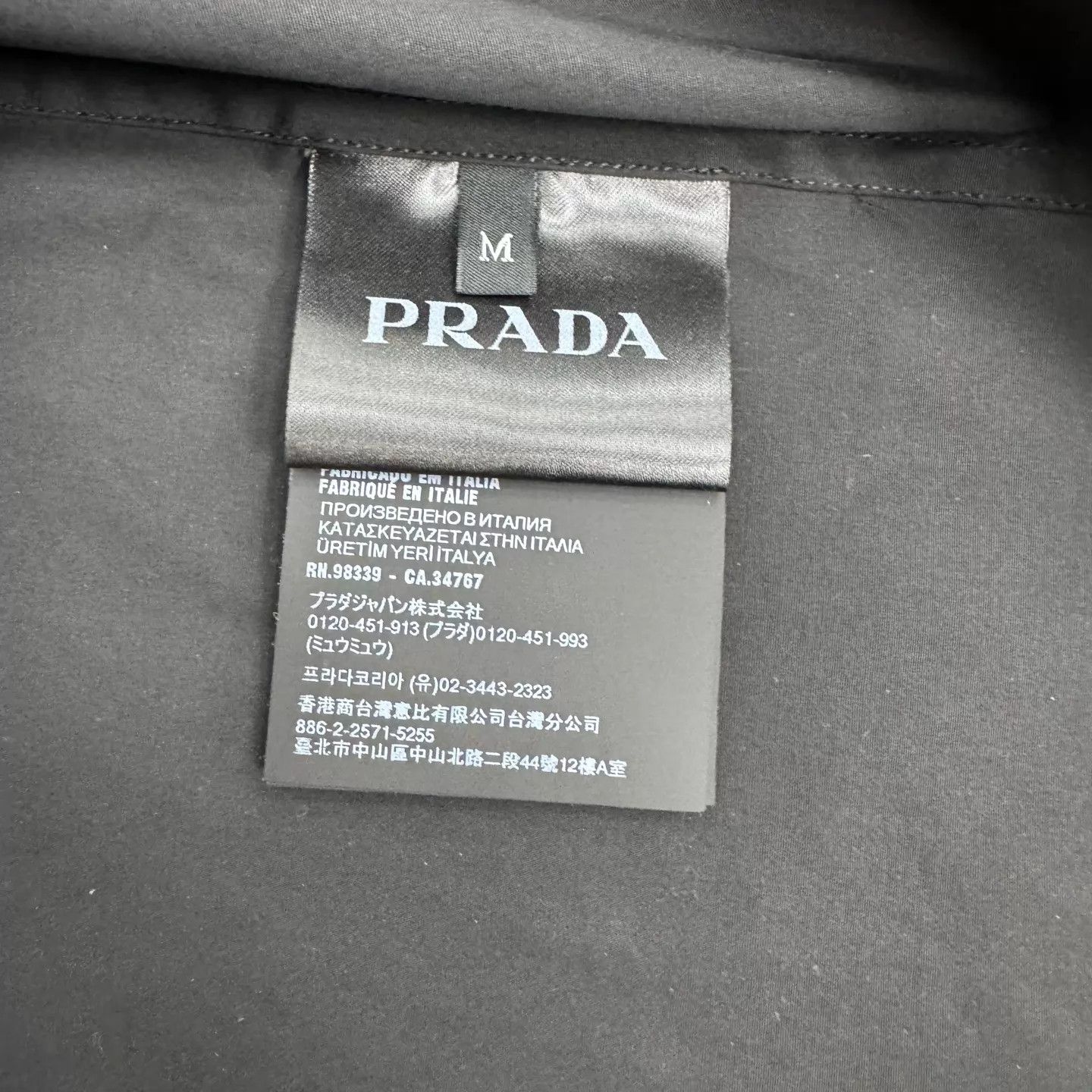 Prada Prada New Triangle Logo Pocket Shirt M Size US M / EU 48-50 / 2 - 5 Thumbnail