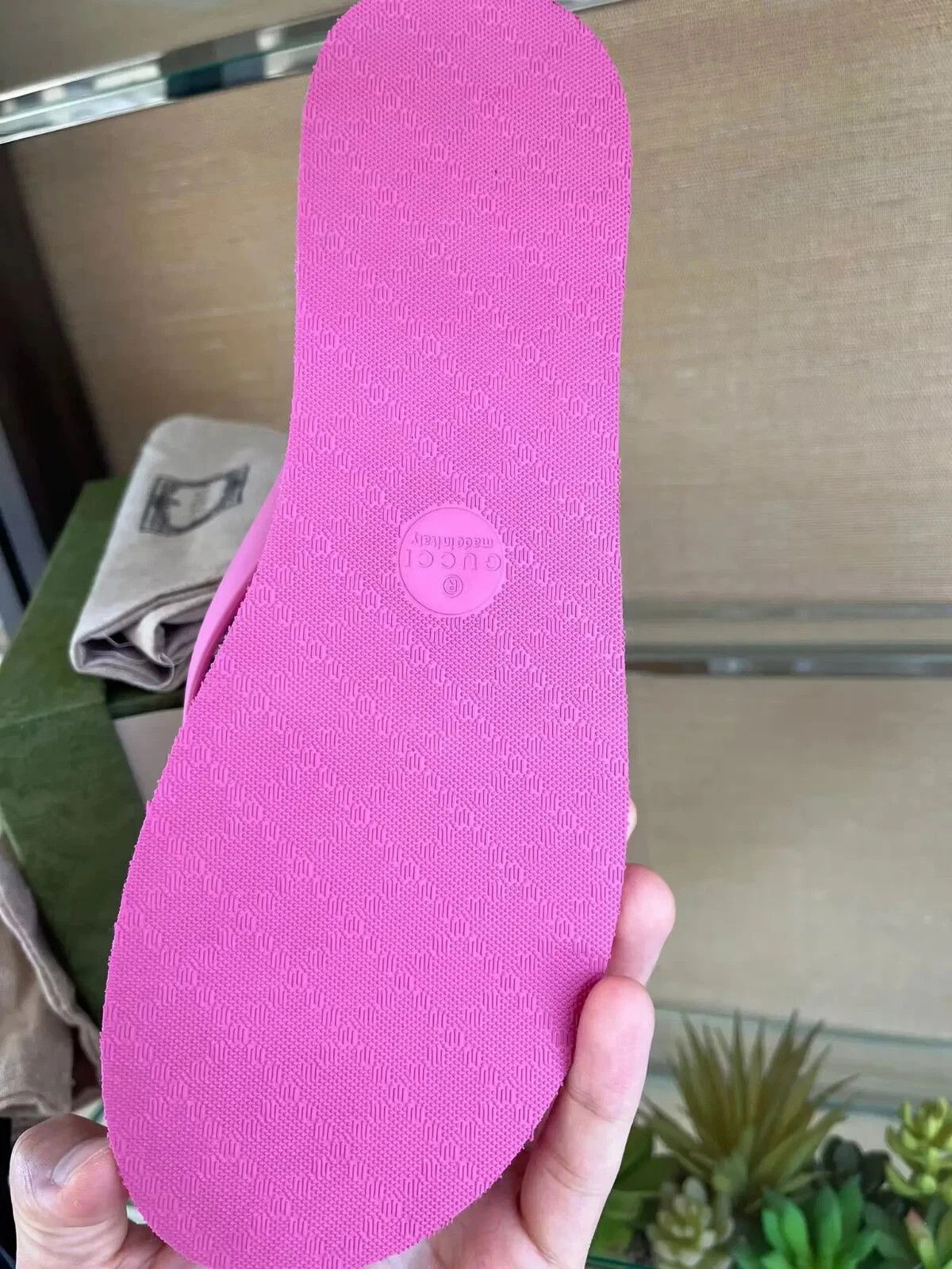 Gucci o1rshd1 Chevron Flip Flops in Pink Size US 12 / IT 42 - 17 Thumbnail