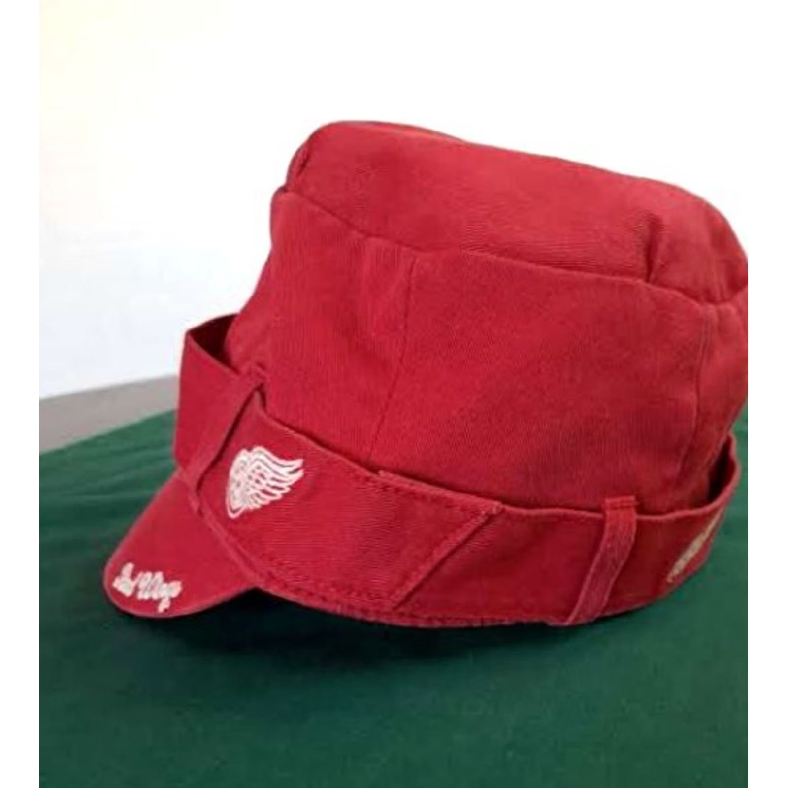 47 Vintage Woman Detroit Red Wings Fitted 7 1/4 Cabbie Hat Logo 47 90s Womens Size ONE SIZE - 2 Thumbnail