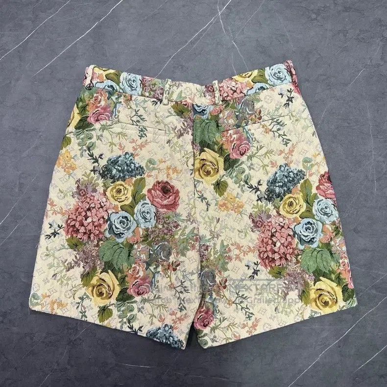 Louis Vuitton Louis Vuitton size US 46 Floral printed logo shorts Size US 30 / EU 46 - 2 Thumbnail