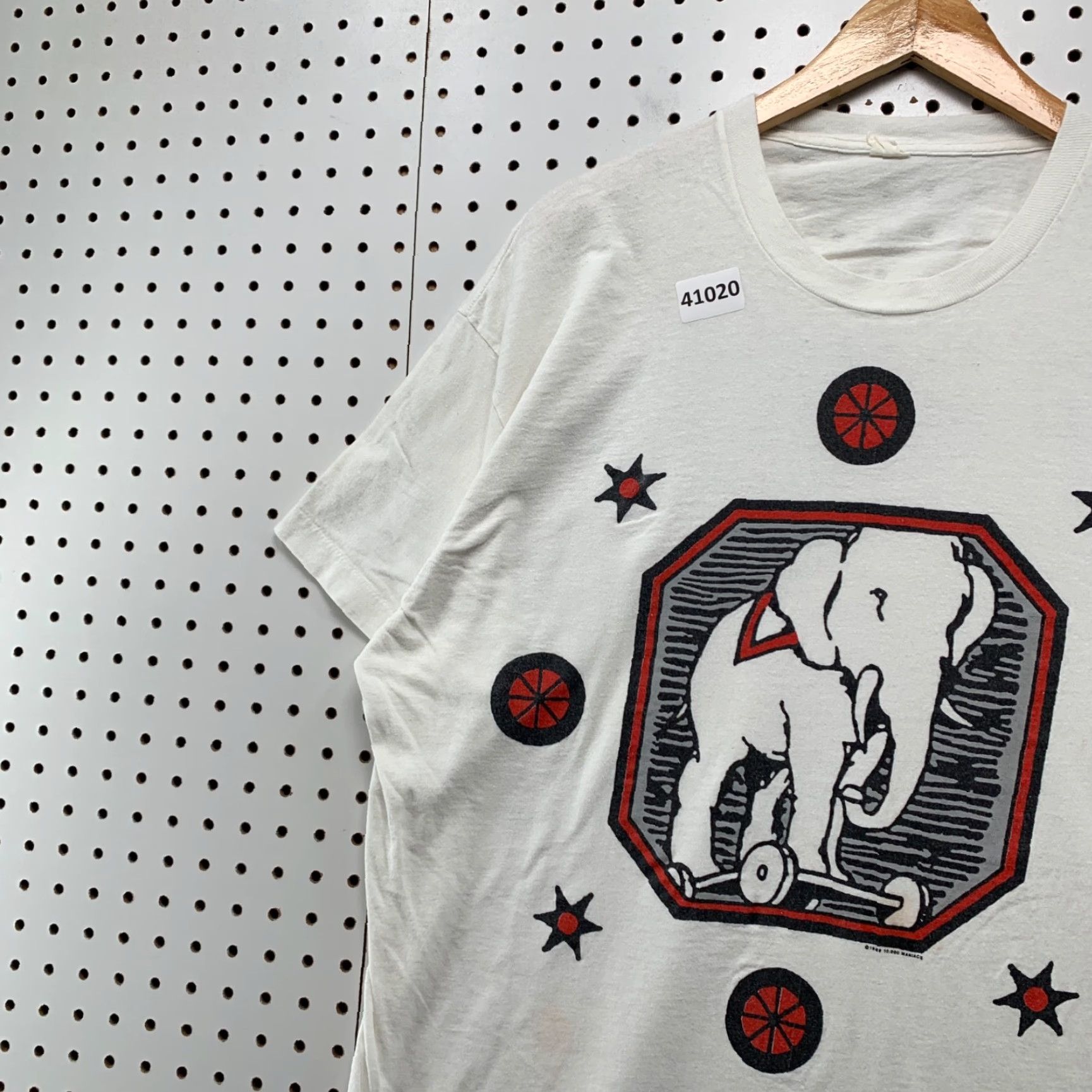 Vintage VINTAGE 90s 10000 Maniacs Shirt Men 2XL White Bling Man ZOO Rare Single Stitch Shirt Men 2XL White 90s Maniacs Zoo Bling Musical Band Mens Size US XXL / EU 58 / 5 - 6 Thumbnail