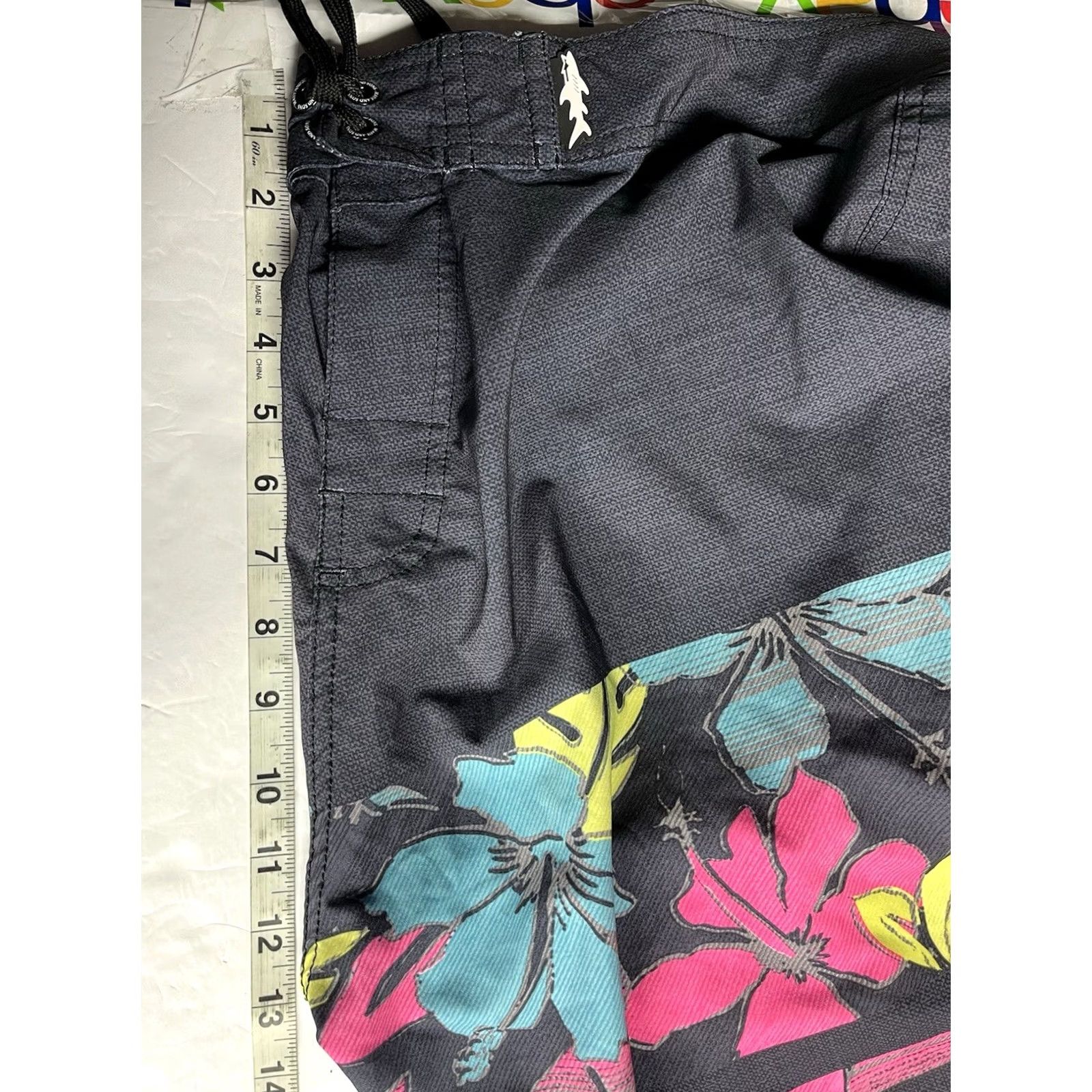 Swims Maui and Sons Black Shark 4 Way Stretch Surf Board Shorts Men 38 Size Beach Tropical Shark Pattern Boys? Size US 38 / EU 54 - 5 Thumbnail