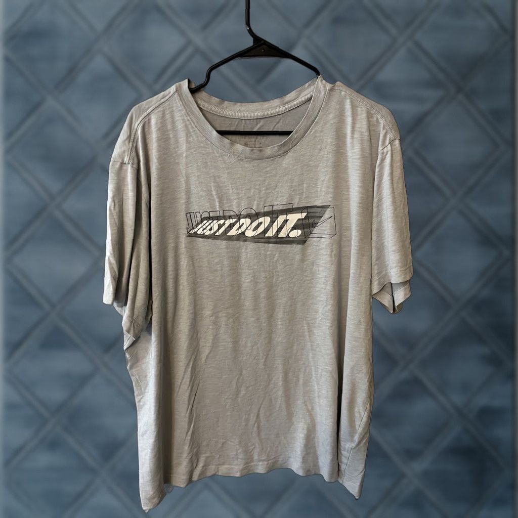 Nike Nike Dri-FIT Tee T-Shirt Logo Gray XL Adult Short Sleeve Crewneck Men Nike Size US XL / EU 56 / 4 - 1 Thumbnail