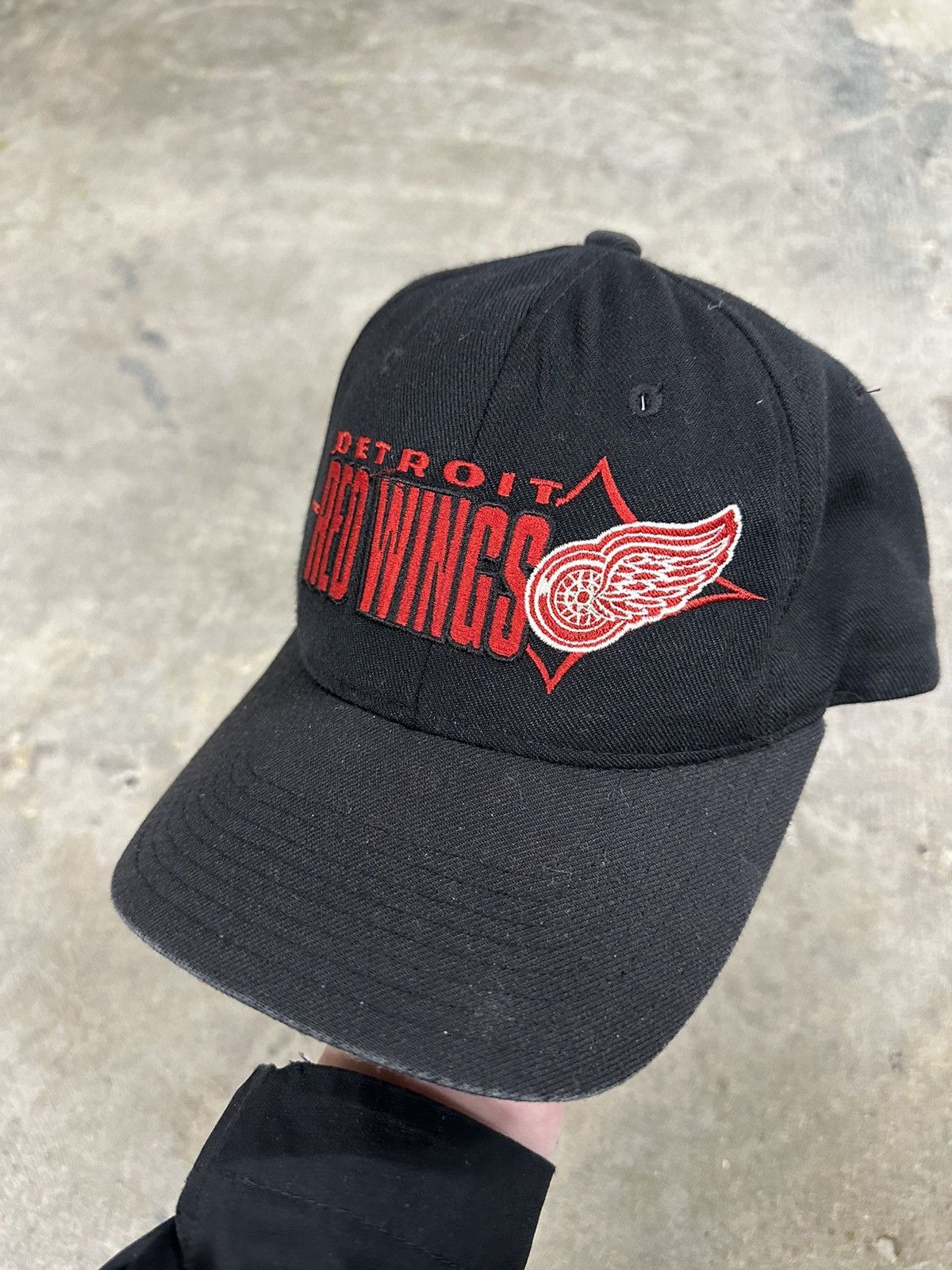NHL × Starter × Vintage Vintage 90s Starter Detroit Red Wings Strapback OSFA Size ONE SIZE - 3 Thumbnail