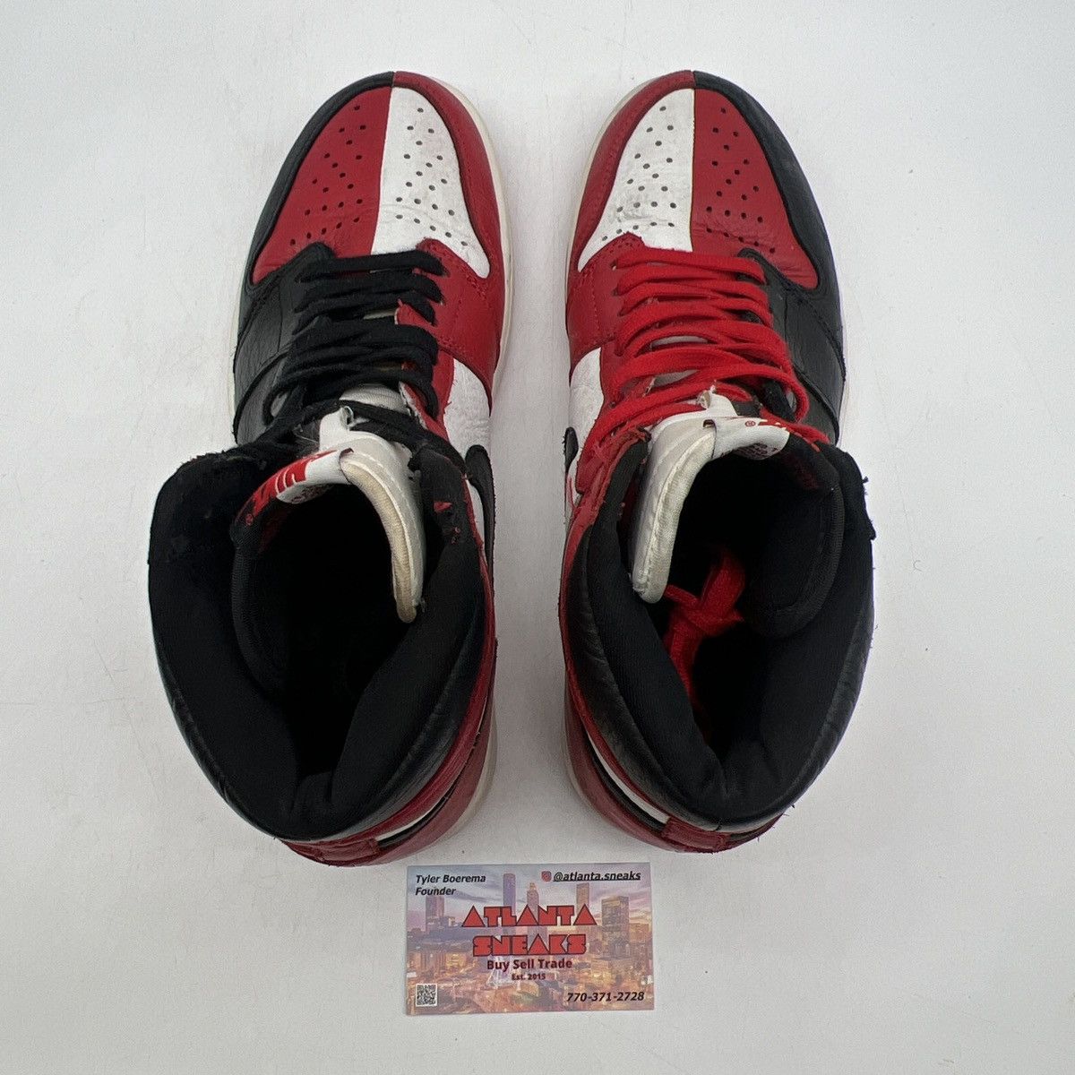 Nike Air Jordan 1 high homage to home Size US 10 / EU 43 - 6 Thumbnail