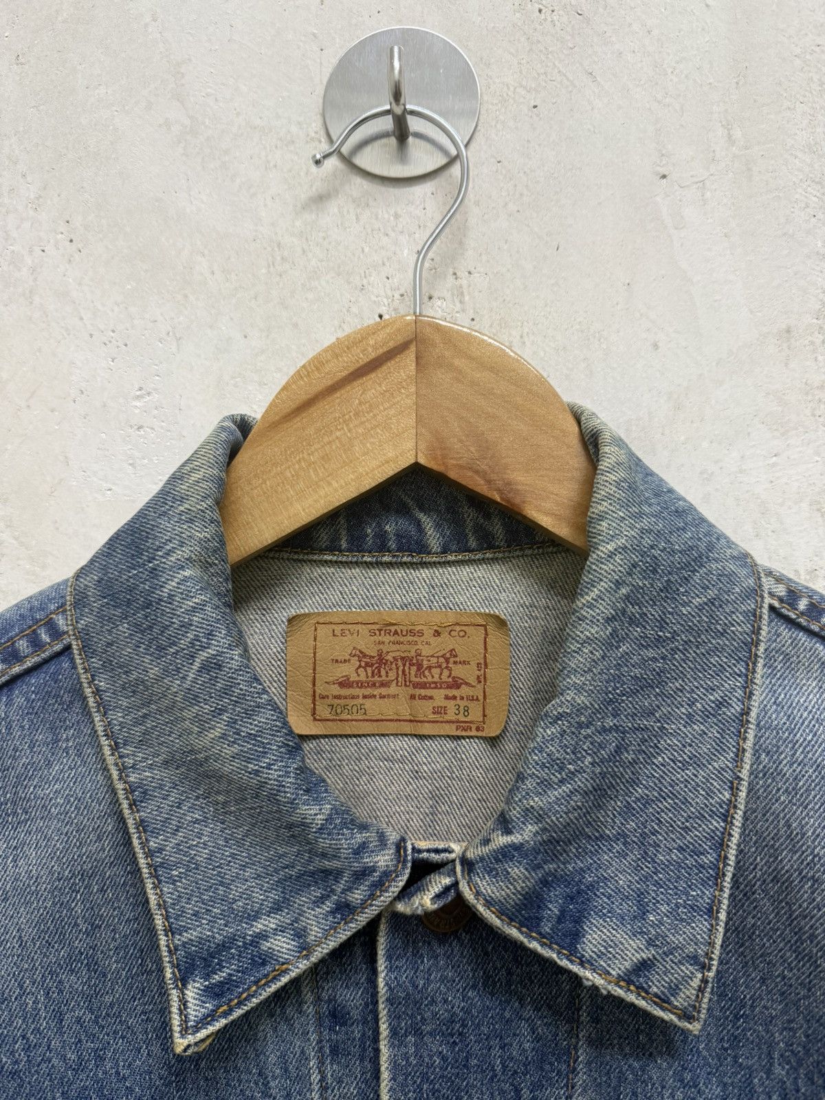 Levi's Vintage Levis Men’s 70505-0217 Denim Trucker Jacket Size US XS / EU 42 / 0 - 10 Thumbnail