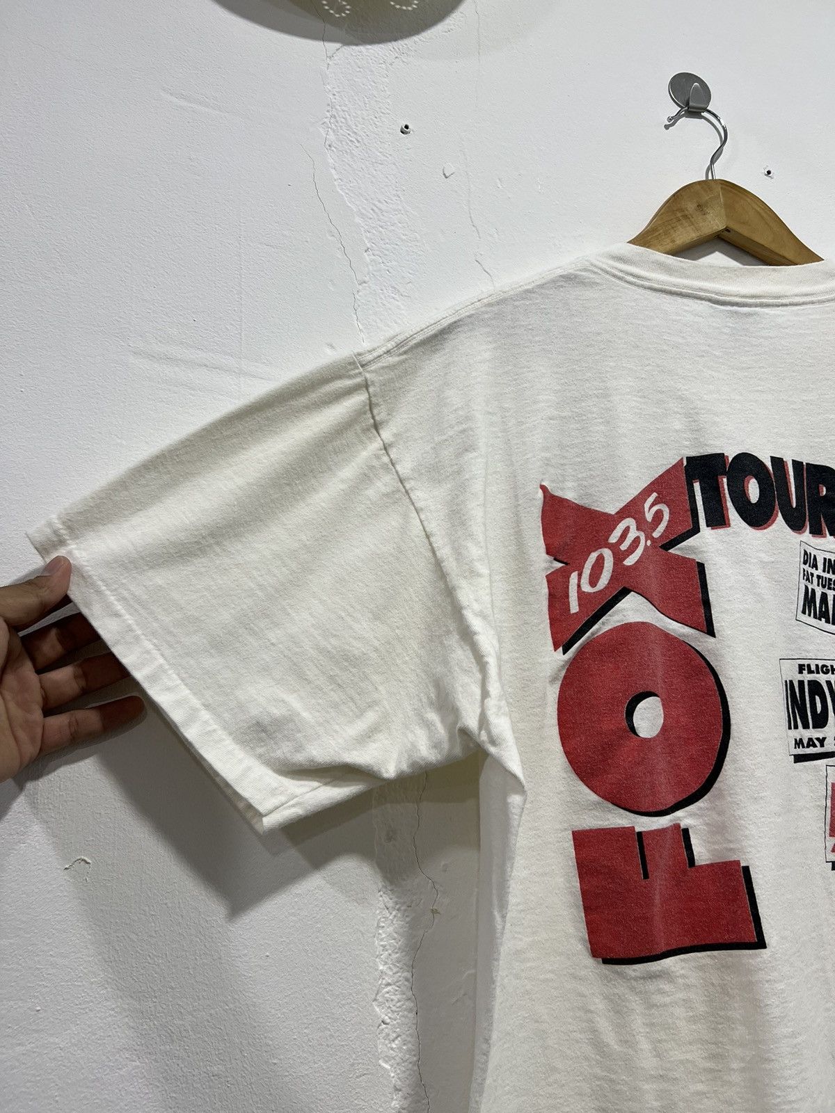 Vintage Vintage 90’s Fox Air Tour Promo Tshirt Size US XL / EU 56 / 4 - 8 Thumbnail