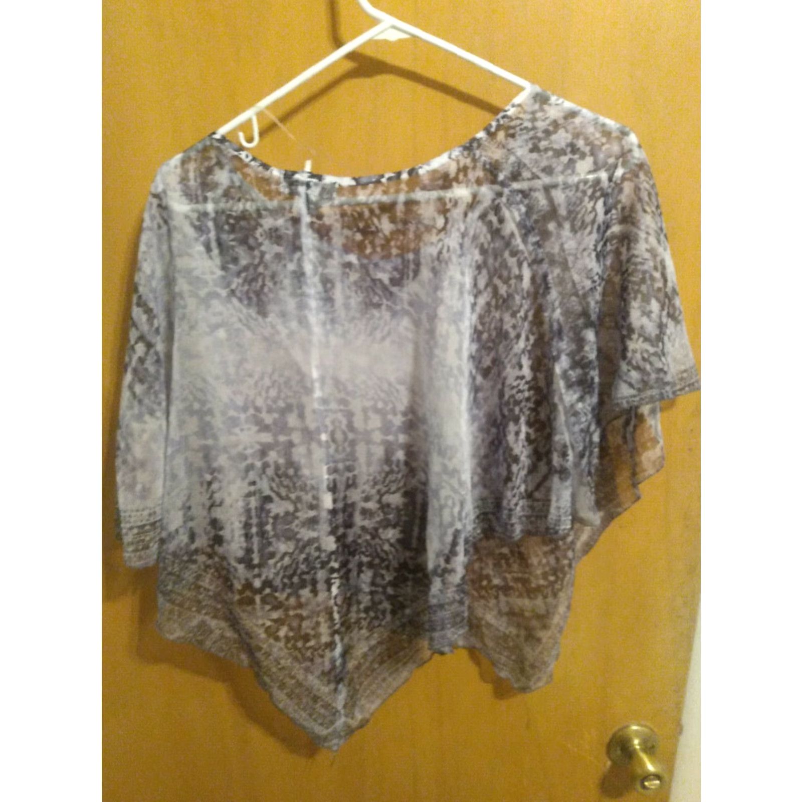 Olive LIVE AND LET LIVE Silk Shawl Women's Small Blue Off the Shoulder Geometric Lightweight NWT Shawl Style 90s? Size S / US 4 / IT 40 - 5 Thumbnail