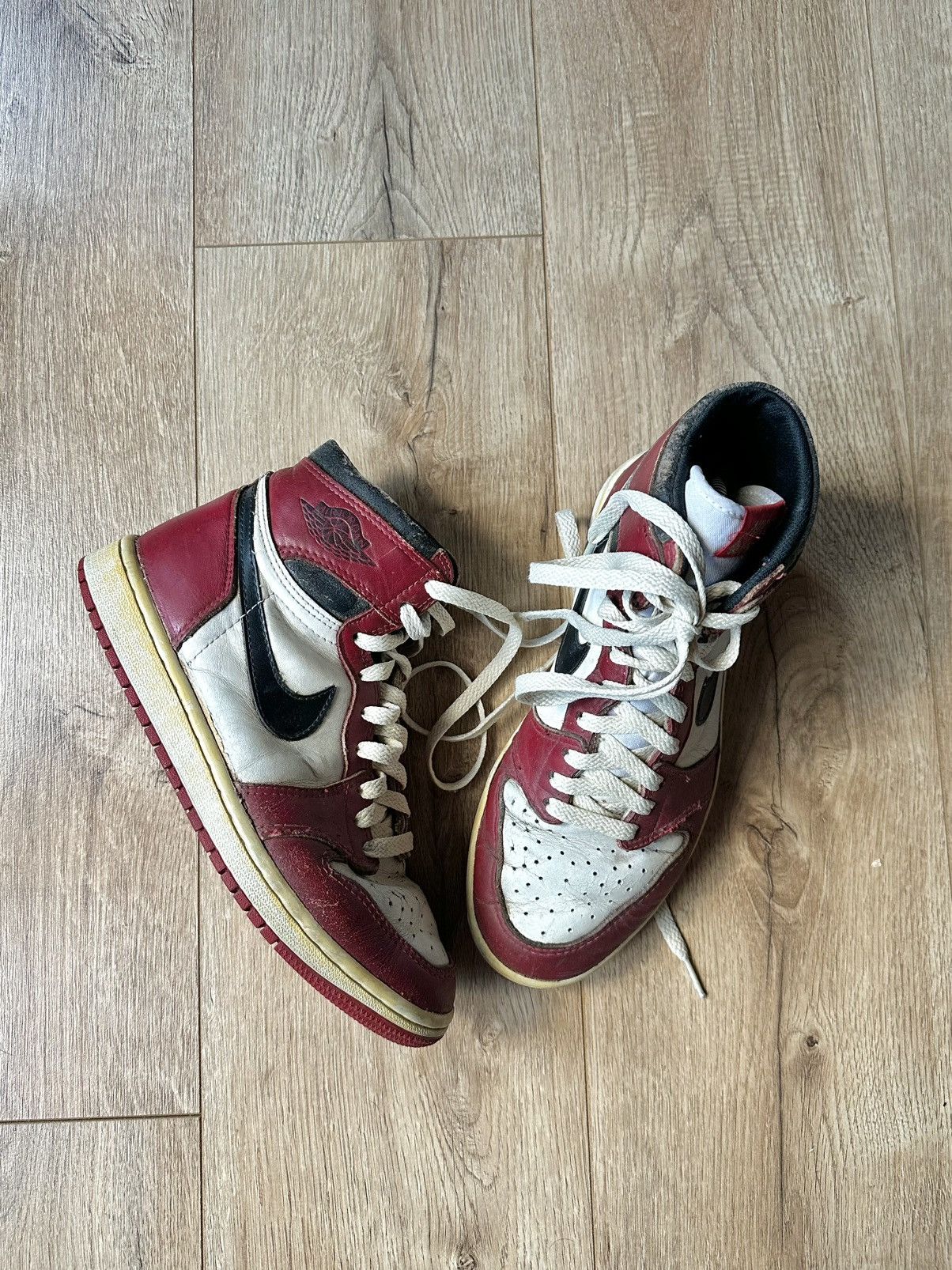 Jordan Brand 1985 Jordan 1 Chicago Resoled / Wearable Size US 8 / EU 41 - 2 Thumbnail