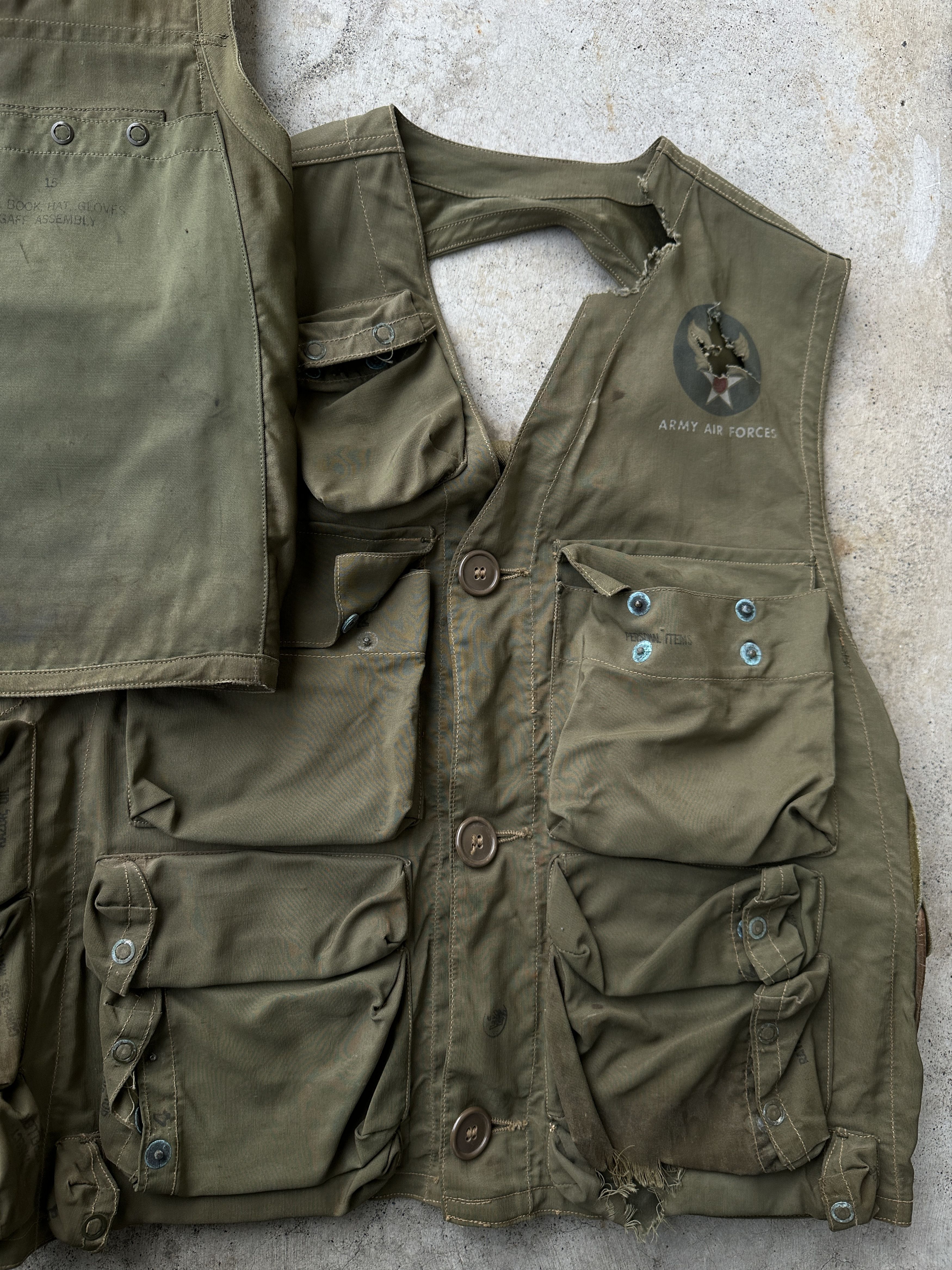 Vintage USAF Tactical C-1 Survival War trashed military army vest Size US M / EU 48-50 / 2 - 7 Thumbnail