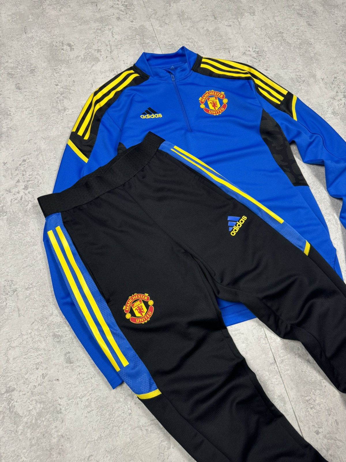 Adidas Adidas Manchester United Training Jersey Track Suit Size XS Size US XS / EU 42 / 0 - 2 Thumbnail