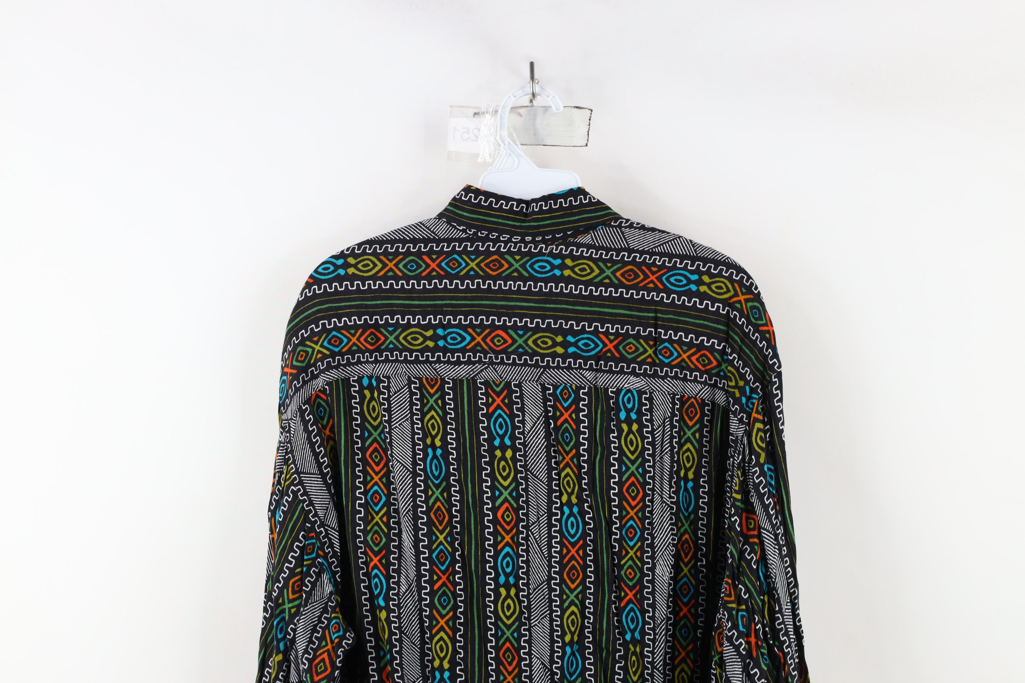 Vintage Vintage 90s Streetwear Geometric Knit Collared Button Shirt Size US S / EU 44-46 / 1 - 13 Thumbnail