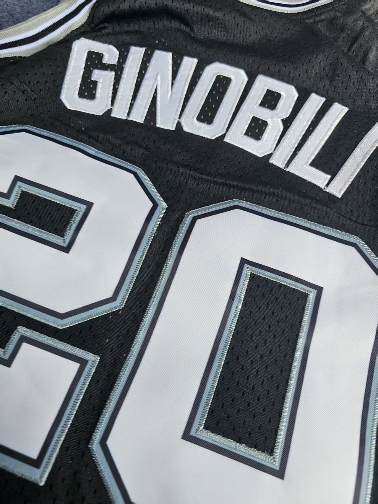 NBA 2002 03 San Antonio Spurs 20 Manu Ginóbili Jersey Size US M / EU 48-50 / 2 - 3 Thumbnail
