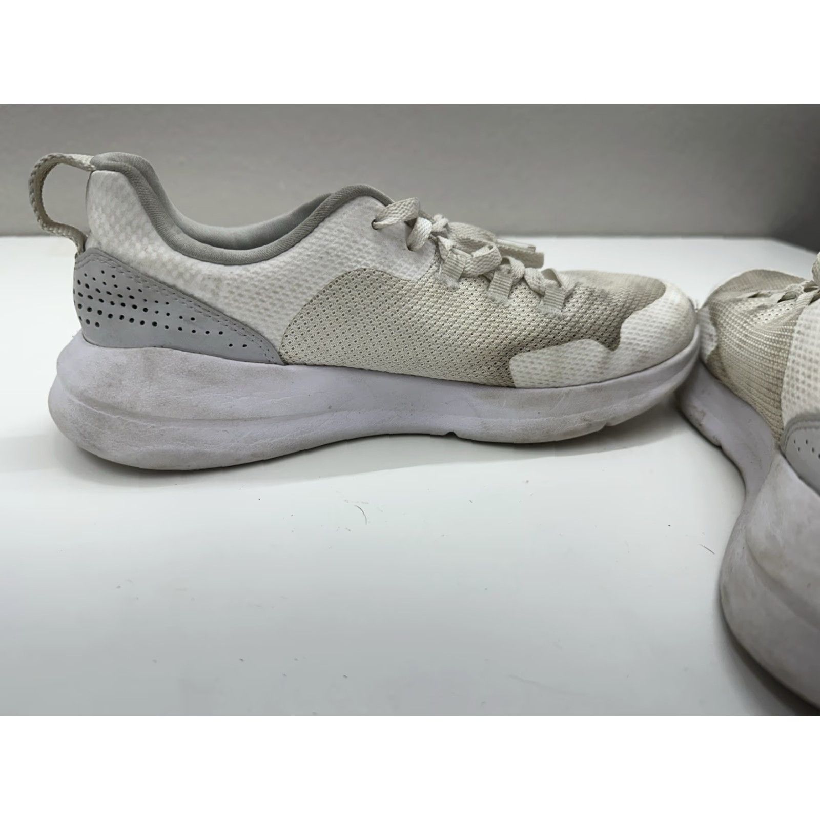 Under Armour Under Armour Womens Sneakers Size 7.5 Essential White 3022955-103 Size US 8 / IT 38 - 4 Thumbnail