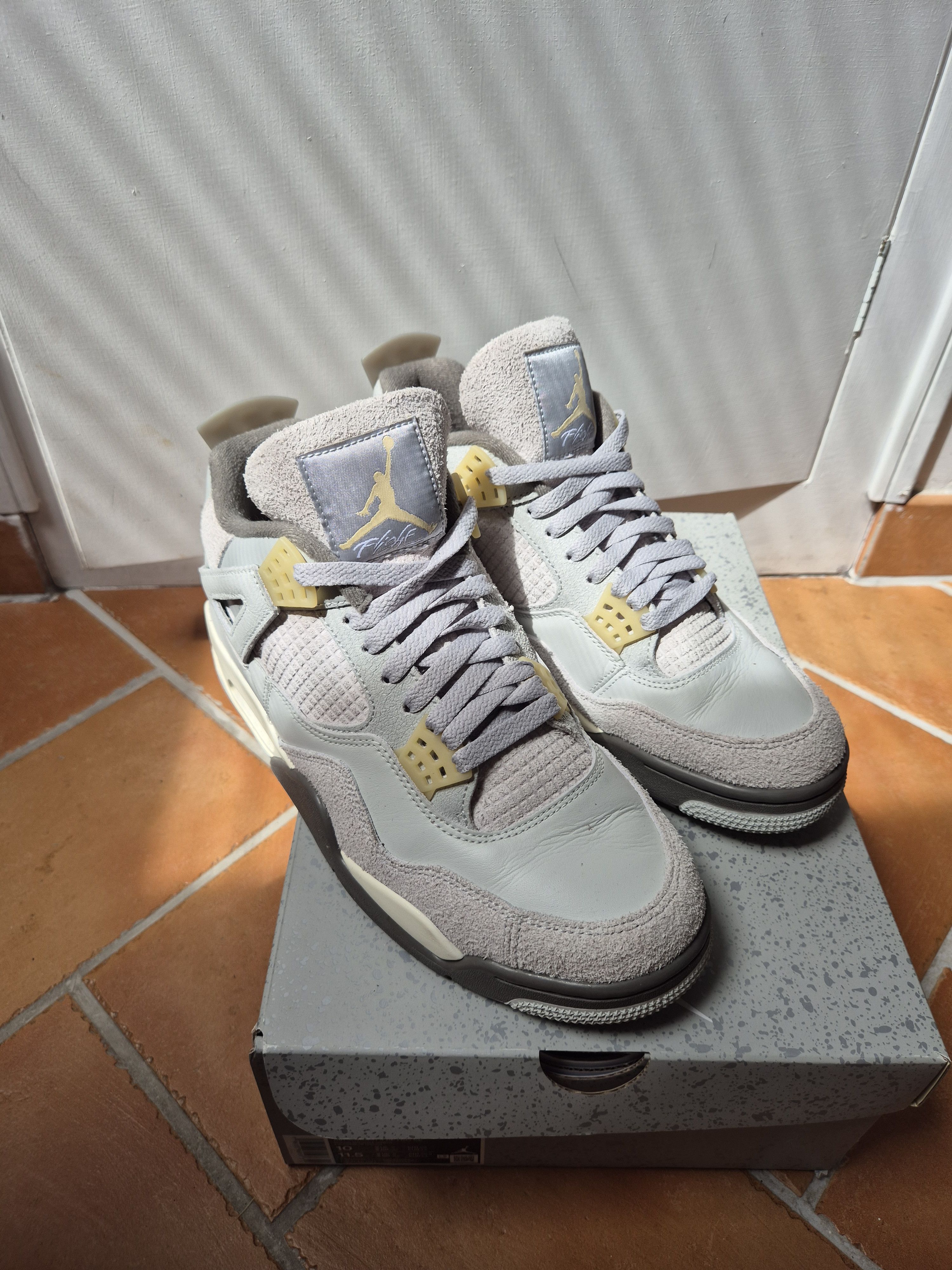 Jordan Brand Jordan 4 photon dust Size US 10 / EU 43 - 2 Thumbnail