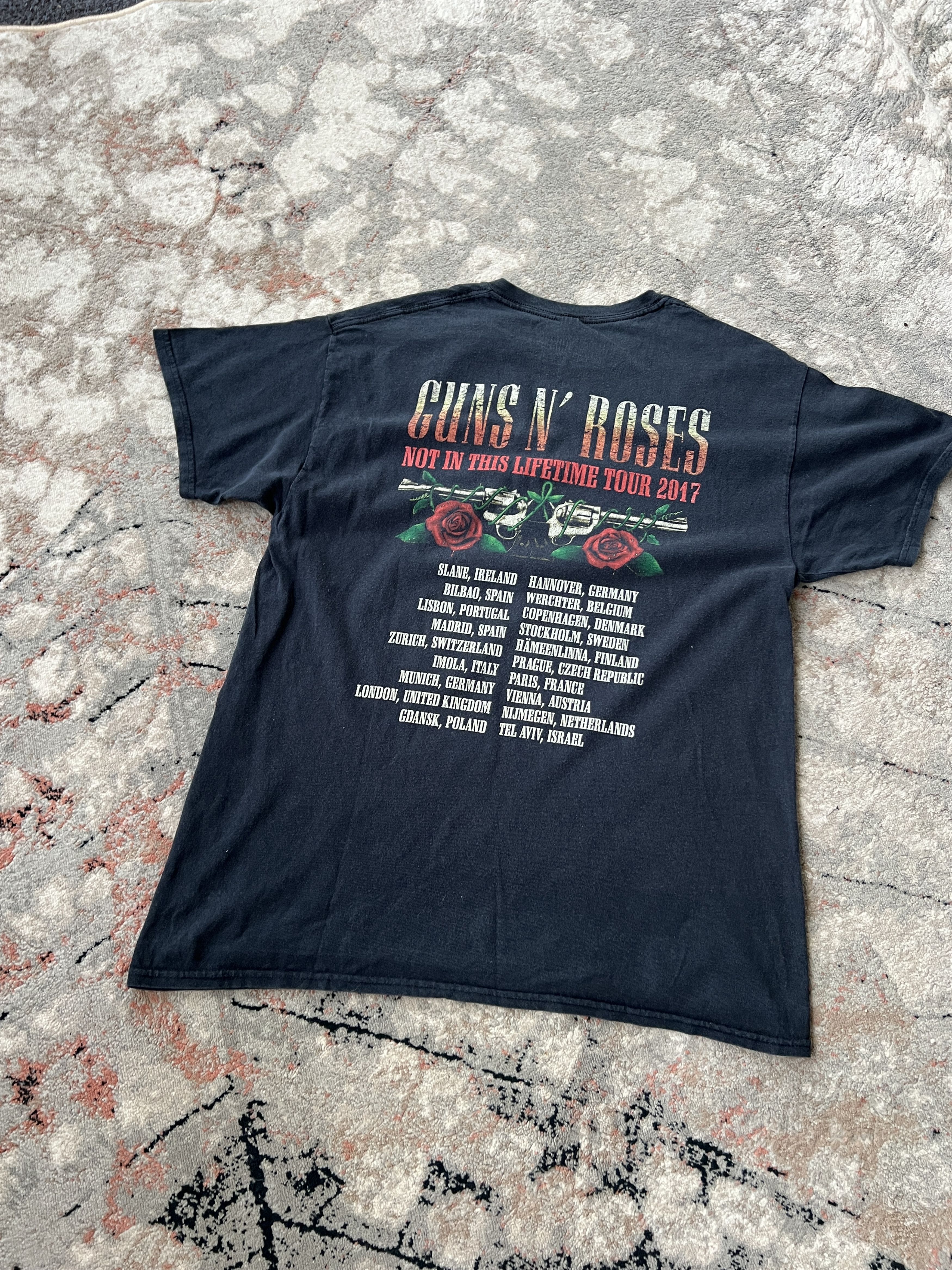 Band Tees Guns N' Roses Not In This Lifetime Tour Tee Size US L / EU 52-54 / 3 - 3 Thumbnail