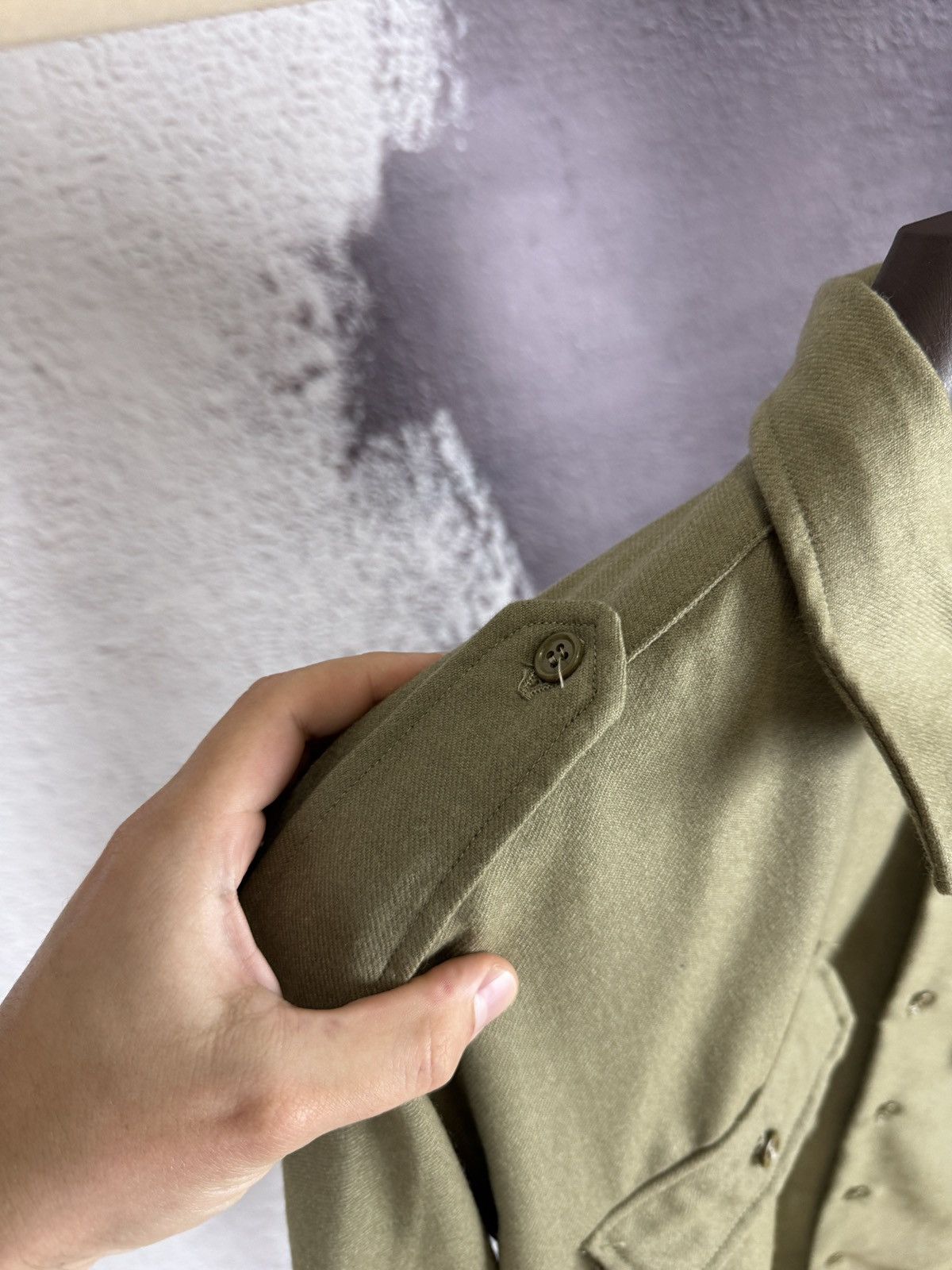 Vintage Vintage 70s Military Utility olive green long sleeve shirt Size US L / EU 52-54 / 3 - 9 Thumbnail