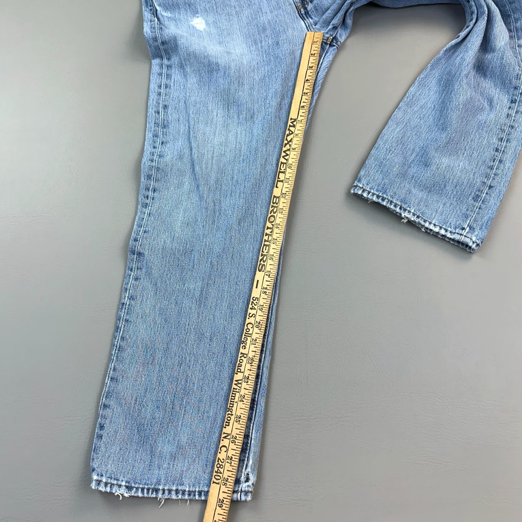 Levi's Levi's 501 Jeans Mens 34x29 Medium Wash Original Fit Straight Button Fly Casual Regular Denim Blue 90s Cowboy Retro Size US 34 / EU 50 - 2 Thumbnail