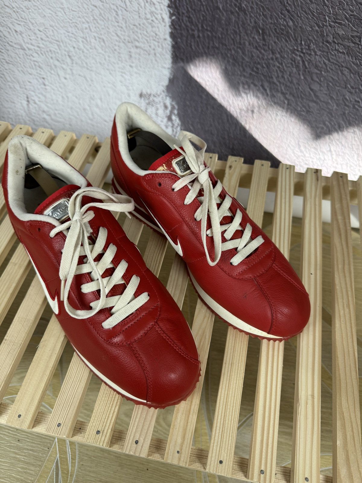 Nike Nike vintage y2k red rare swoosh logo low top sneakers Size US 12 / EU 45 - 5 Thumbnail