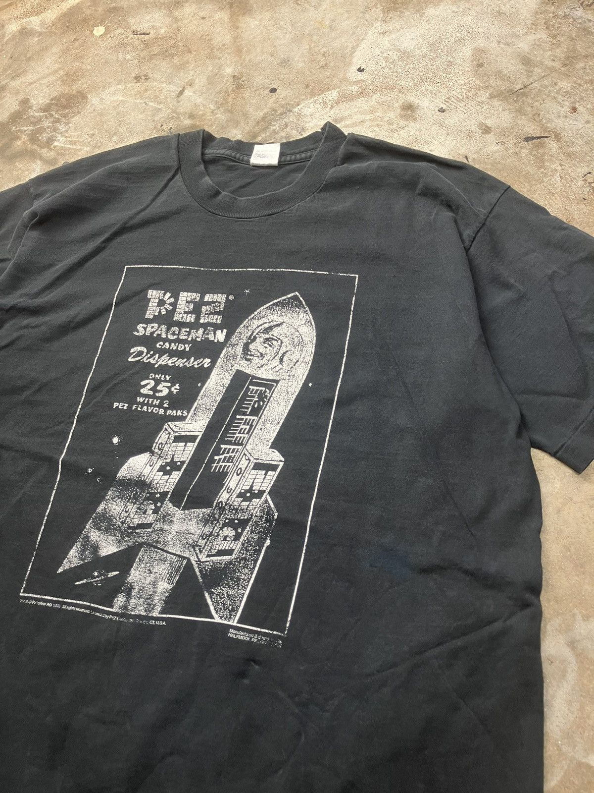 Vintage 90’s Pez Spaceman Tee Shirt Size US XL / EU 56 / 4 - 1 Thumbnail