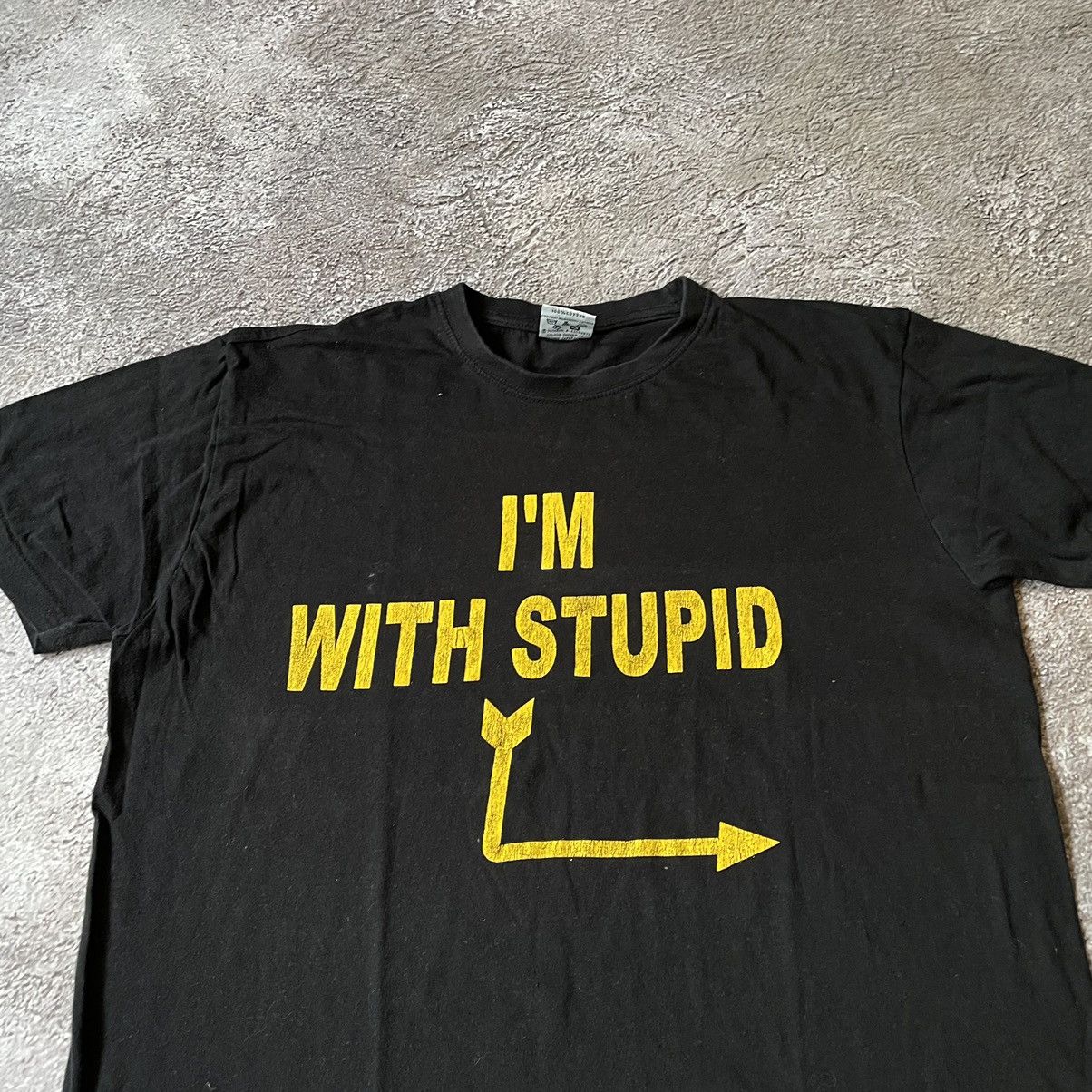 Vintage Vintage Y2K Graphic Tee Im With Stupid Funny Streetwear M Size US M / EU 48-50 / 2 - 5 Thumbnail