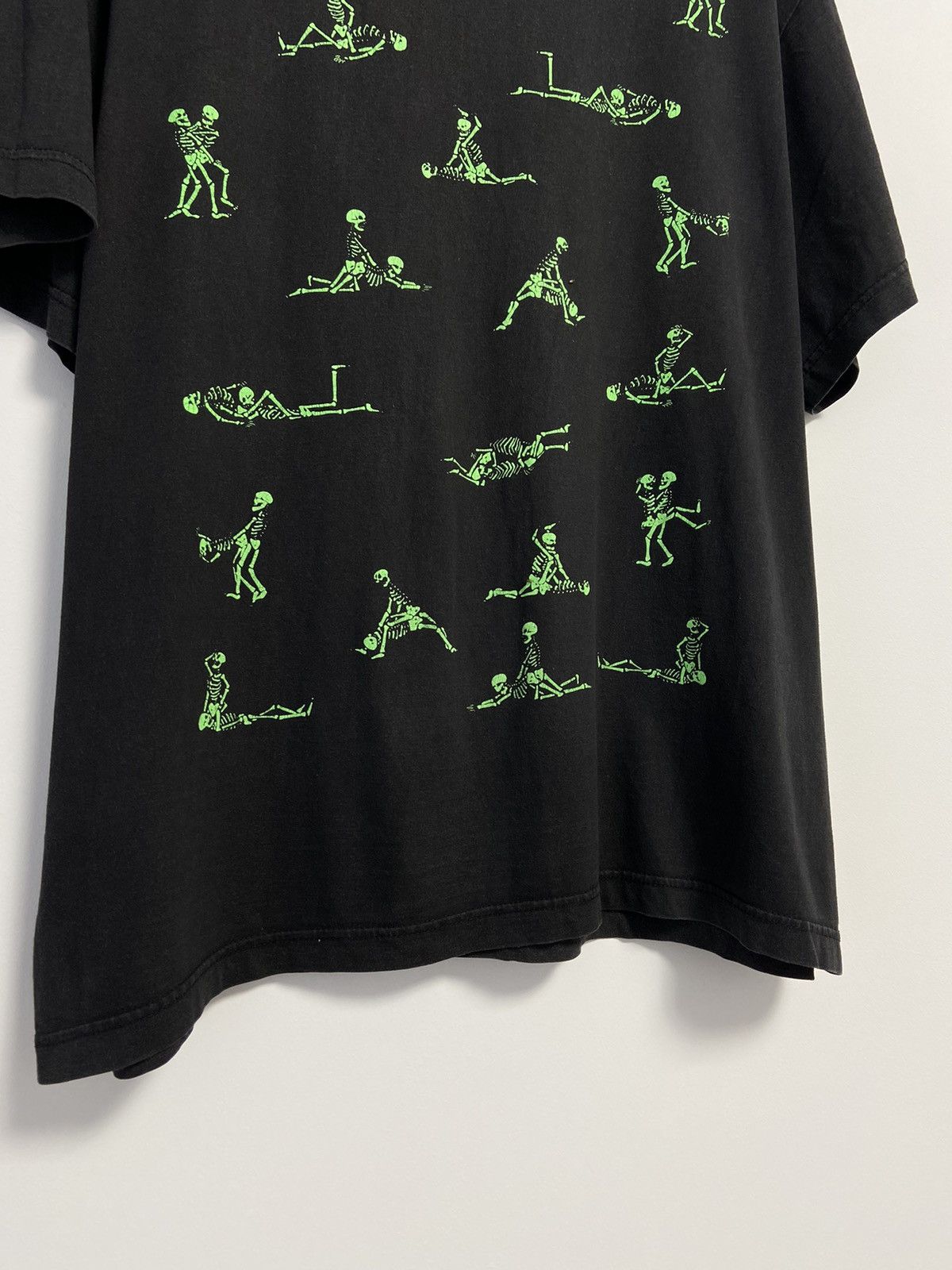 Fashion Victim × Vintage 1990 Fashion Victim Skeleton Sex Positions T-Shirt Size US XL / EU 56 / 4 - 3 Thumbnail