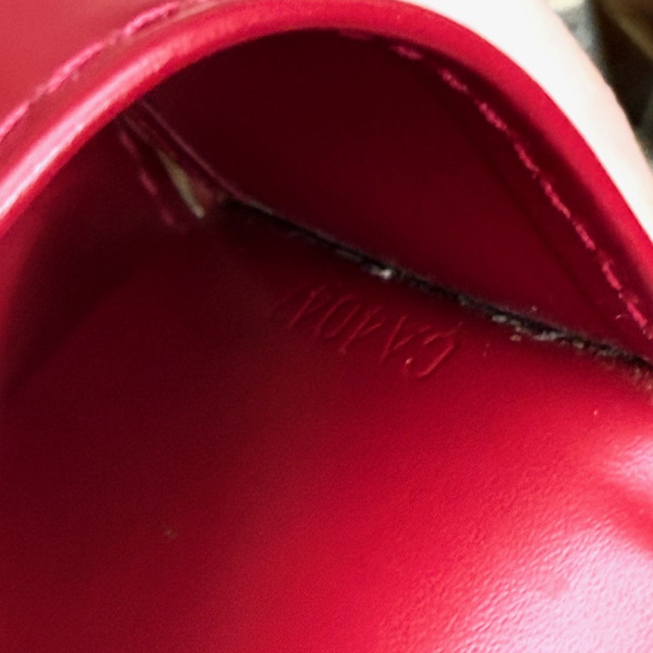 Louis Vuitton Louis Vuitton Vintage Red Vernis Monogram 4 Key Holder Size ONE SIZE - 15 Thumbnail