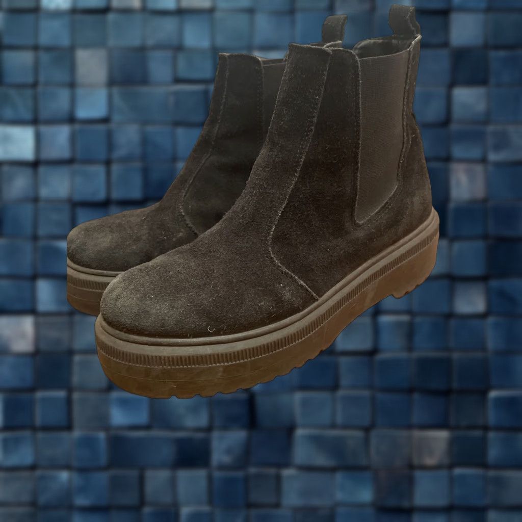 Urban Outfitters Brody Black Suede Platform Chelsea Boots Womens